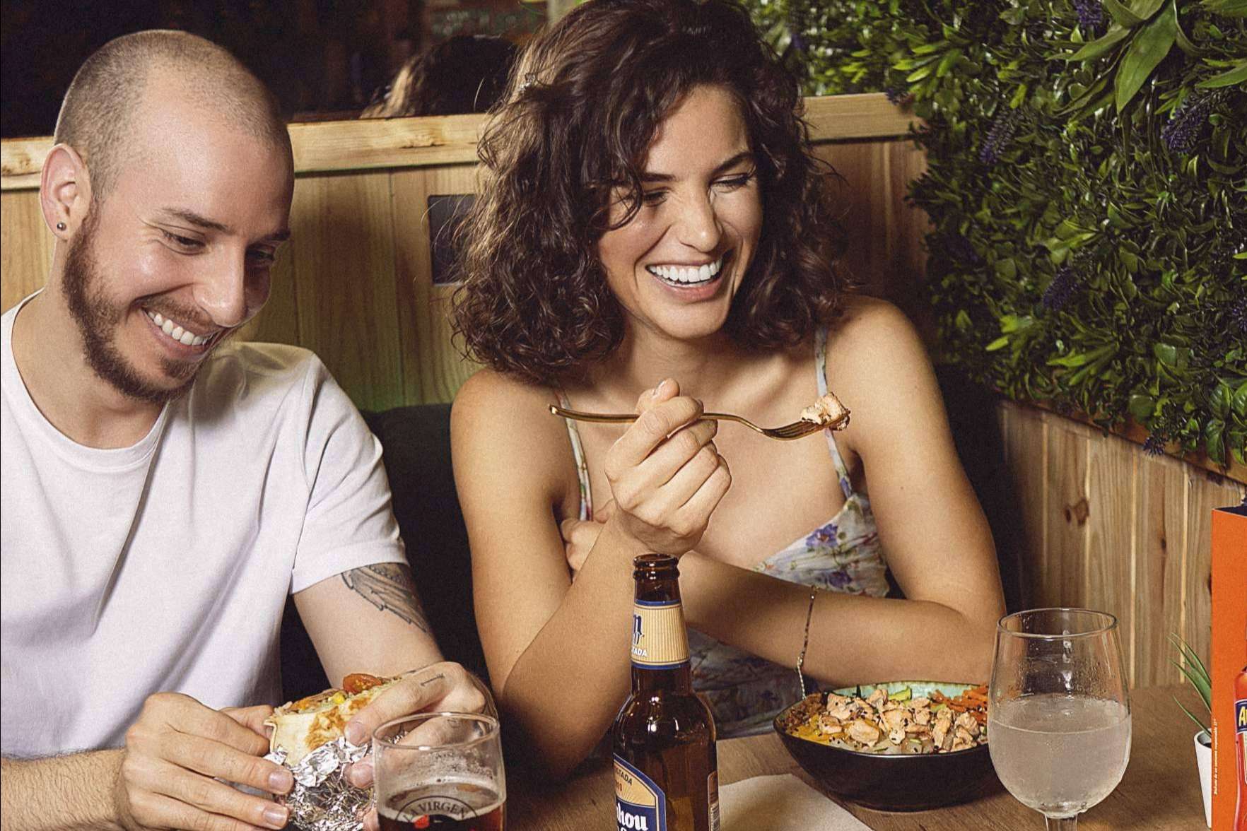 El restaurante Poké Friendly en Madrid, concienciado con el medioambiente, ofrece variedad de sabores gastronómicos