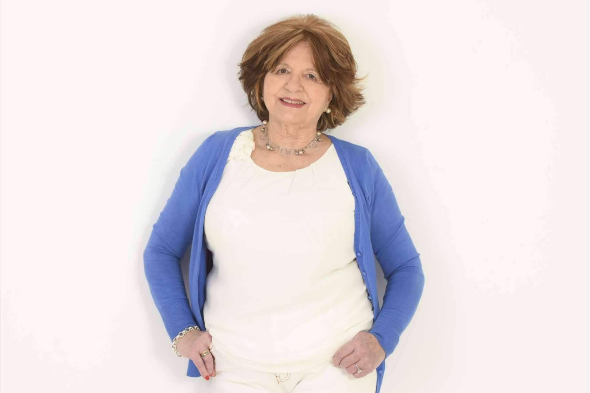 Carmen Viaña de Terán publica su primera obra, '¿Quién eres? ¿Por qué manejas mi vida?', una historia fascinante y emotiva que invita a la reflexión