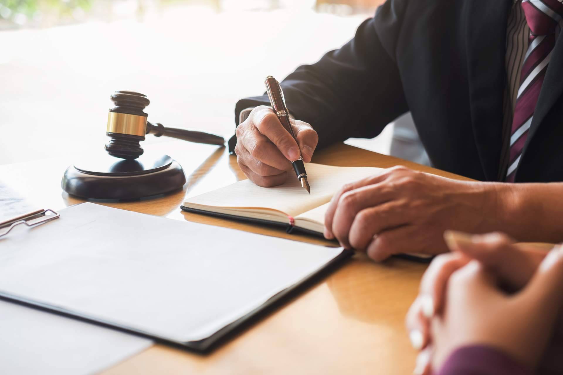 Formarse con el curso perito judicial de la mano de Surge