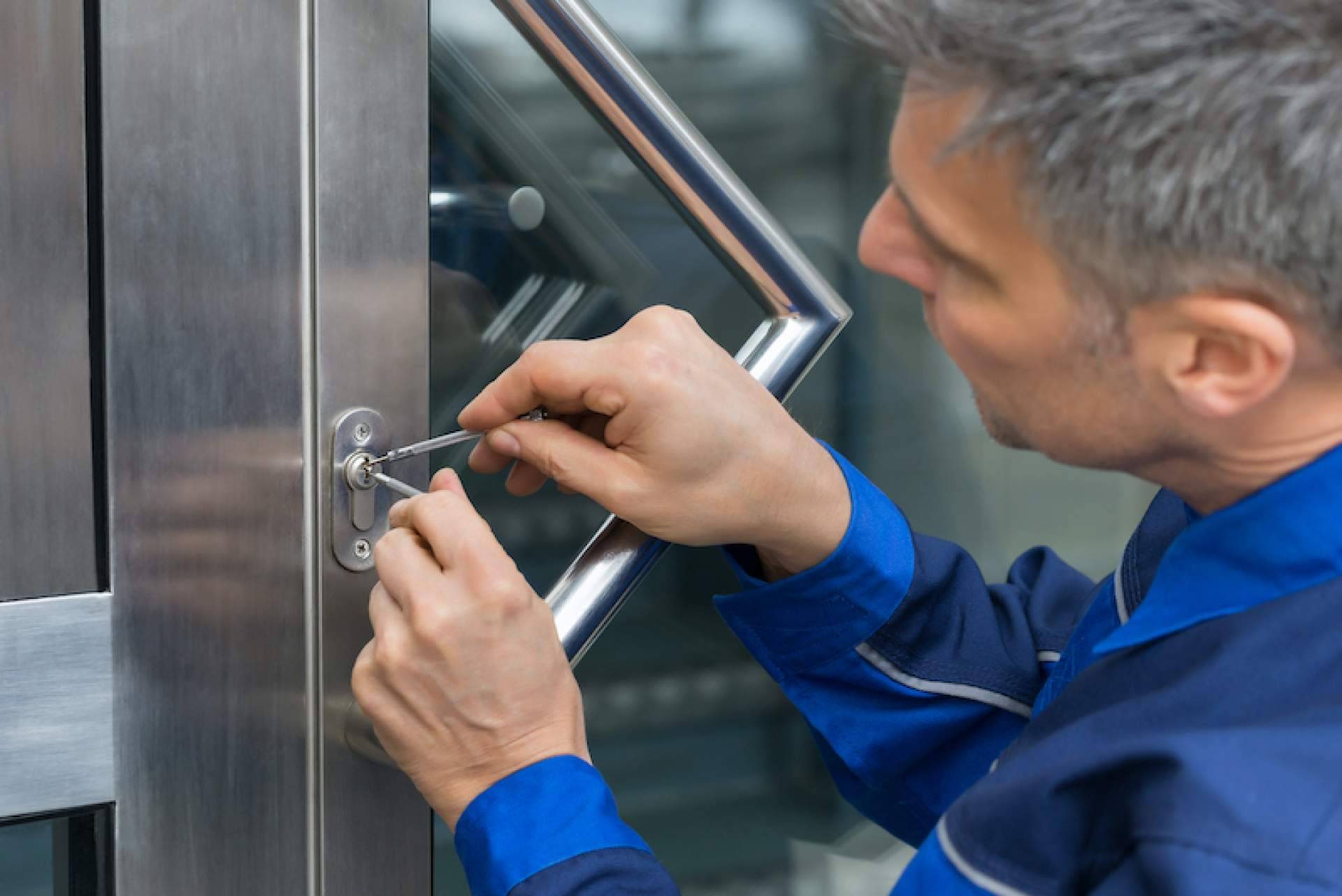 Los servicios de Cerrajeros Madrid permiten mejorar la seguridad del hogar con el cambio de cerradura