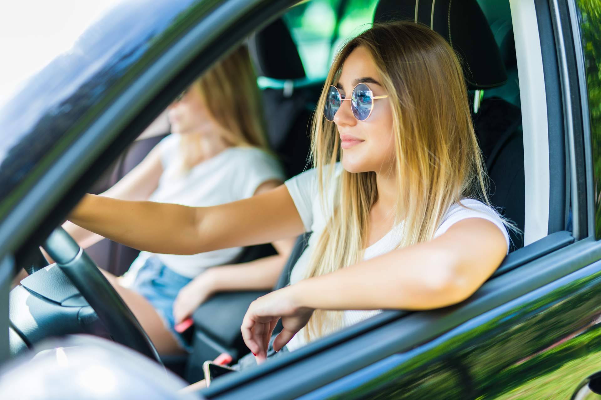 Alquilar un Ferrari, una alternativa escogida cada vez por más personas que desean disfrutar de la velocidad, por Rent Car Deluxe