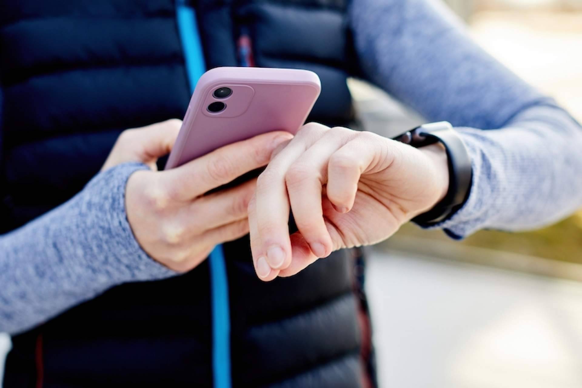 ¿Cómo controlar en todo momento constantes y vitales?, con la ayuda de Wearable Beat One Watch