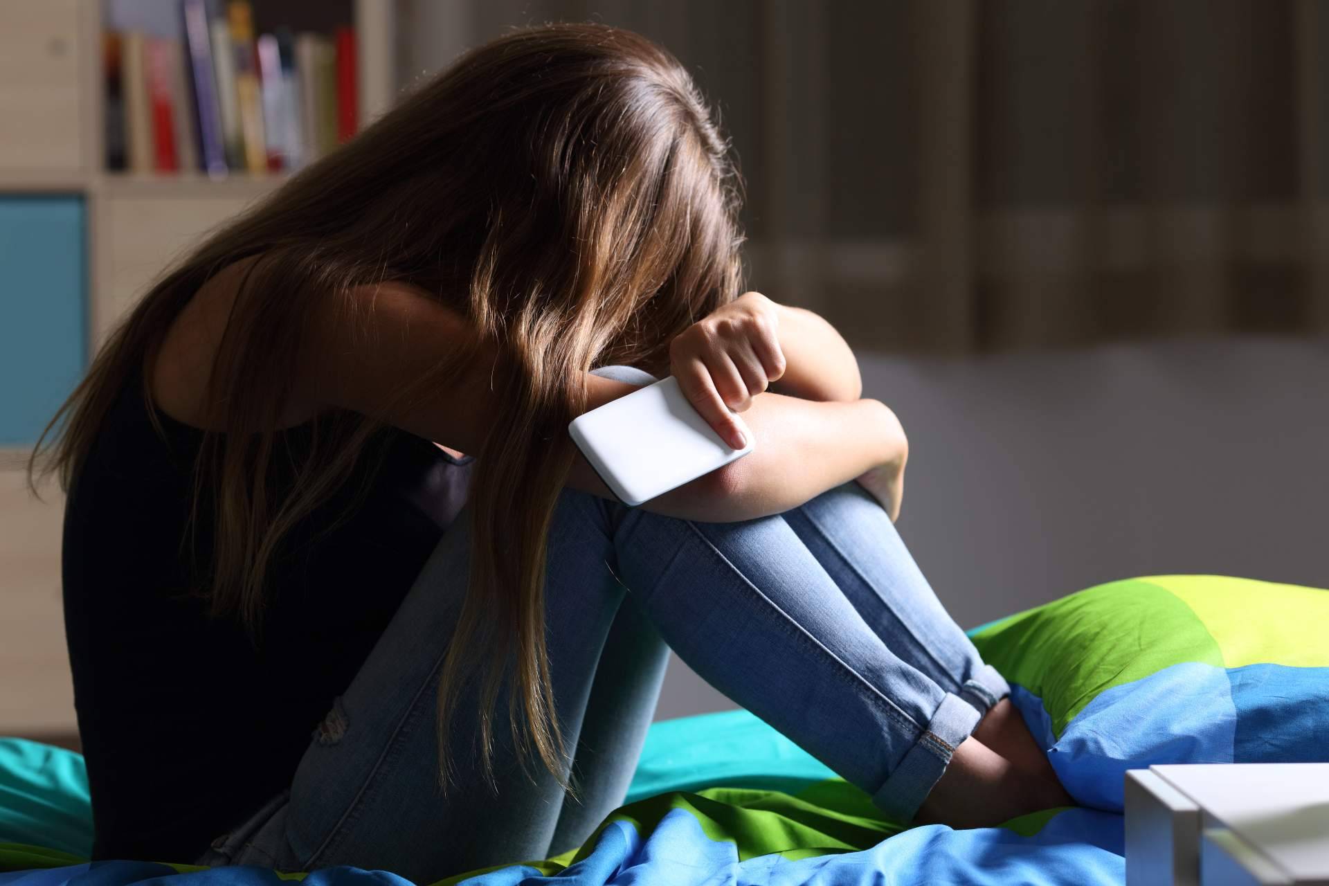 La persona menos pensada podría estar acosando a un hijo por teléfono