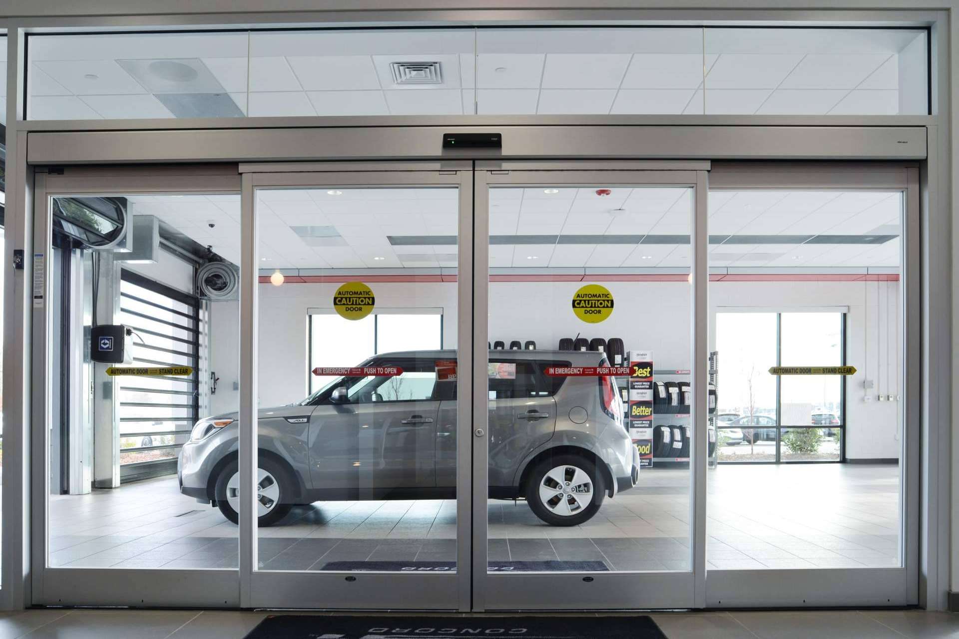 Las puertas automáticas industriales y peatonales de ASSA ABLOY ayudan a la sostenibilidad