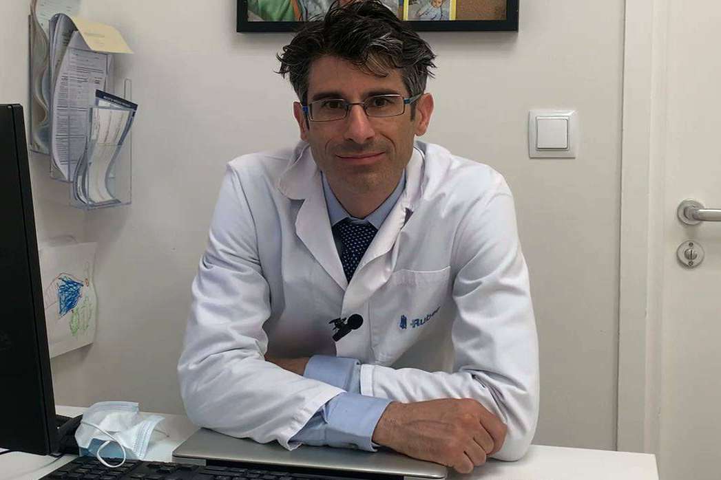 Daniel Cabezalí, urólogo pediátrico especializado en laparoscopia y urología infantil