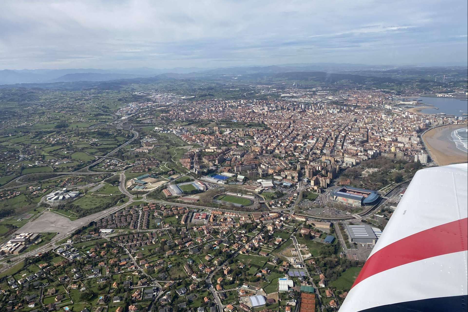 Consejos útiles para ser un buen piloto y aprender a volar en avioneta en Asturias