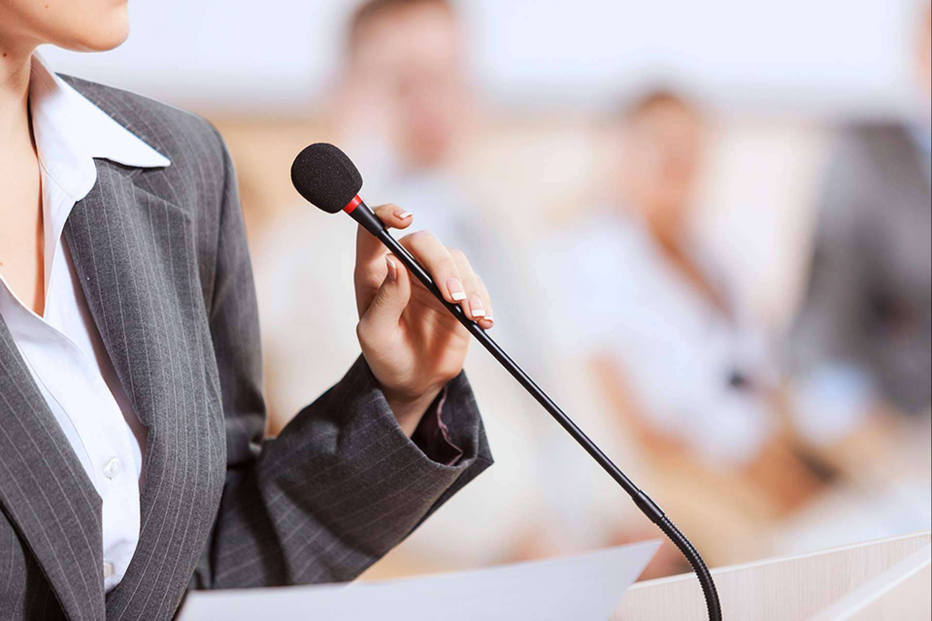 ¿Por qué es importante hablar bien en público para el éxito profesional?