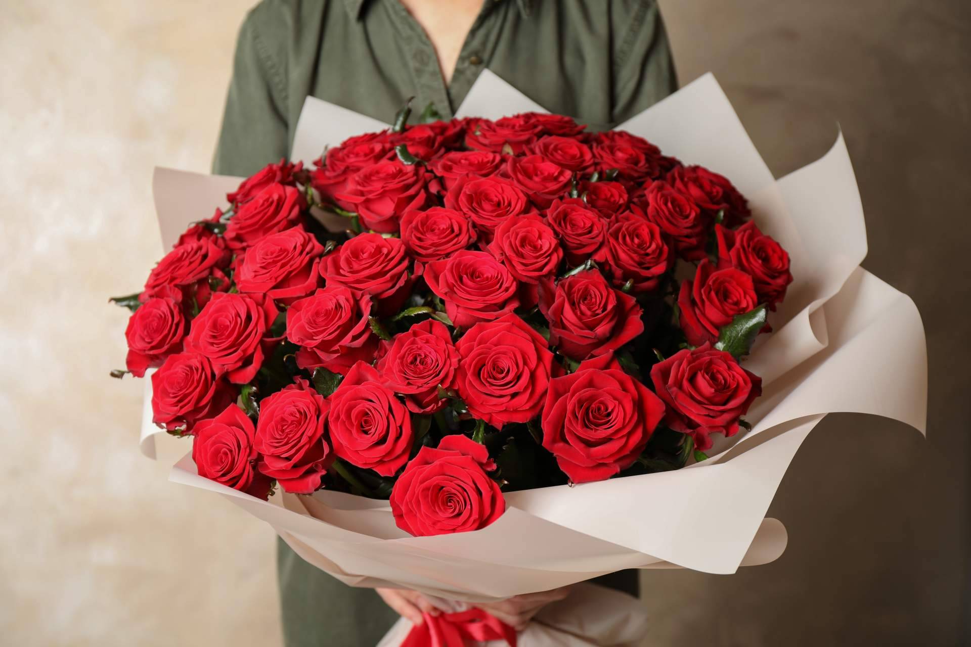 Regalar rosas amarillas y rojas con Rosistirem