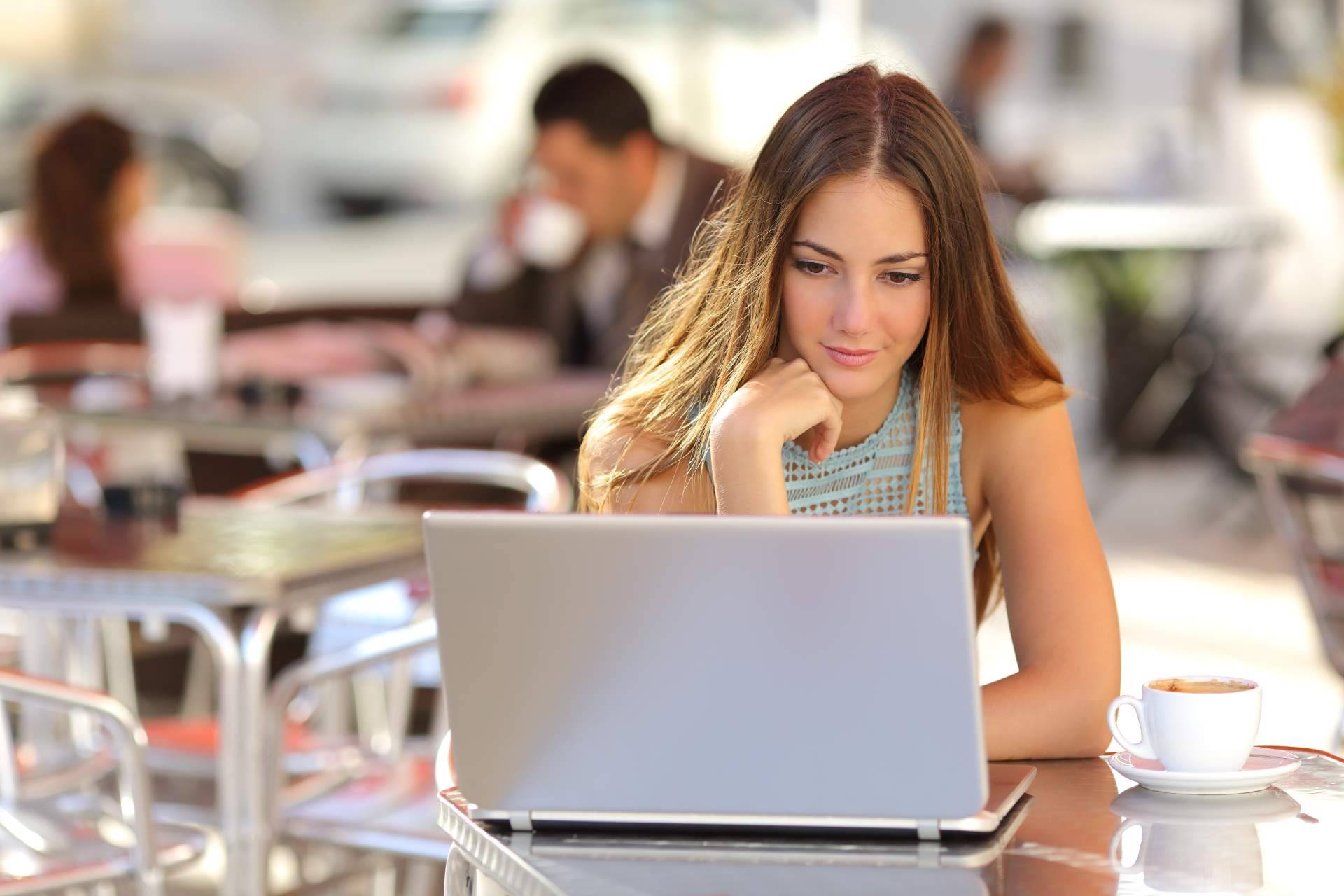 Escuela de Negocios de la Cámara de Comercio de Sevilla, requisitos y plazos para solicitar la beca máster 2023/24
