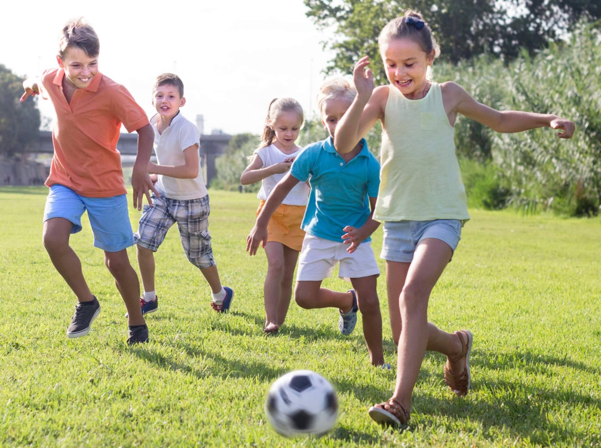 El impacto del deporte en los niños; Santiago Romero combate la obesidad y el sedentarismo infantil