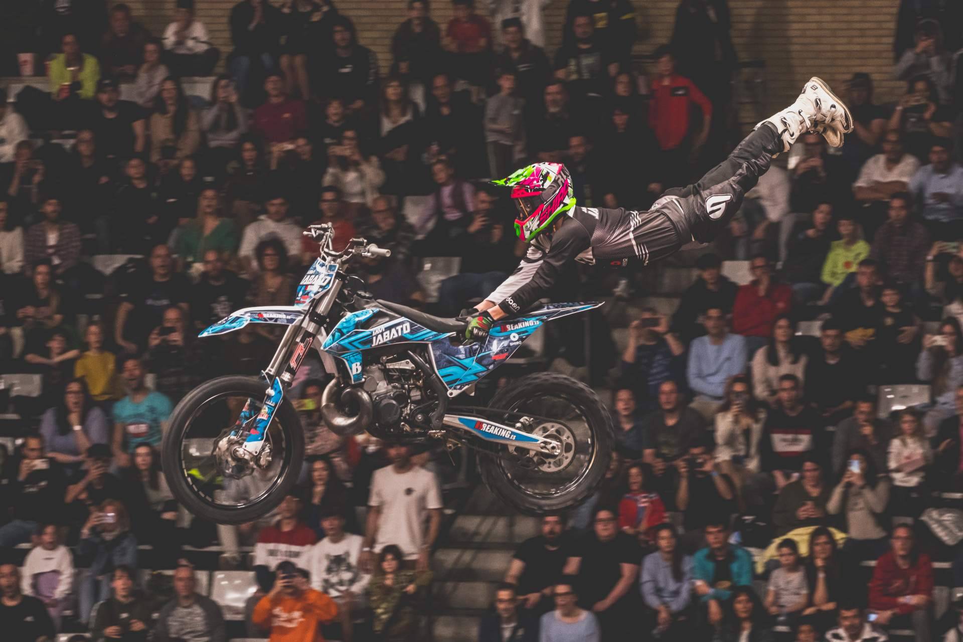 Los pilotos del equipo Breaking de Freestyle Motocross realizarán un espectáculo de acrobacias en moto exclusivo para los alumnos de la escuela de motocross Motoffroad de Zona Motor Ametlla Park