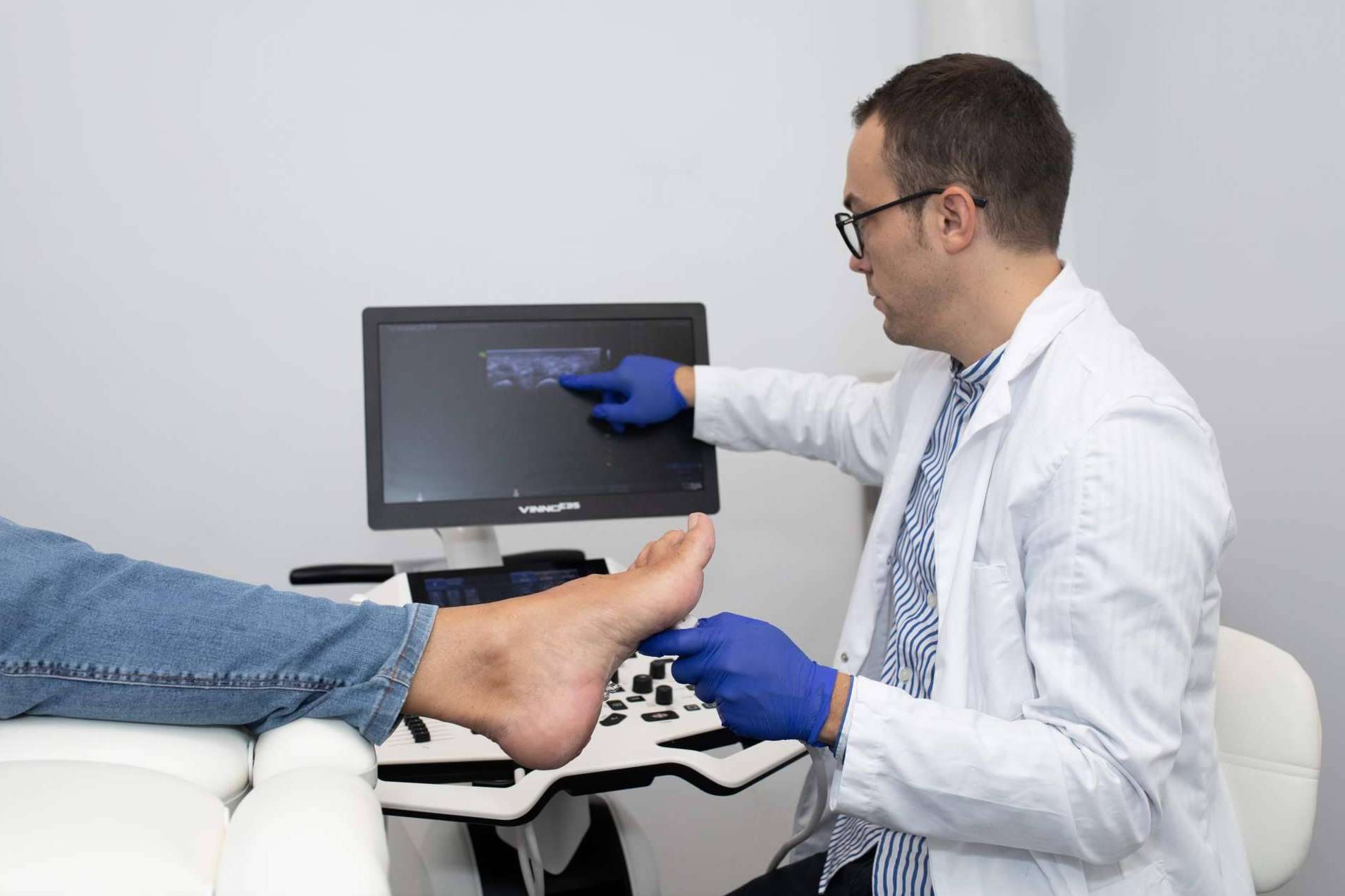 Tratamiento no invasivo y sin suturas para el neuroma de Morton
