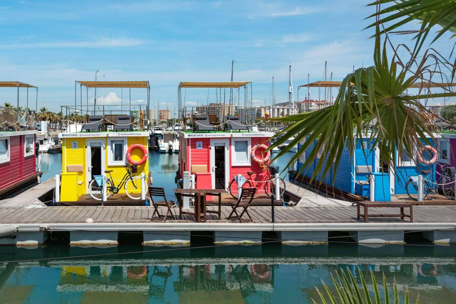 Disfrutar de La Línea de la Concepción y Gibraltar alojándose en casas flotantes