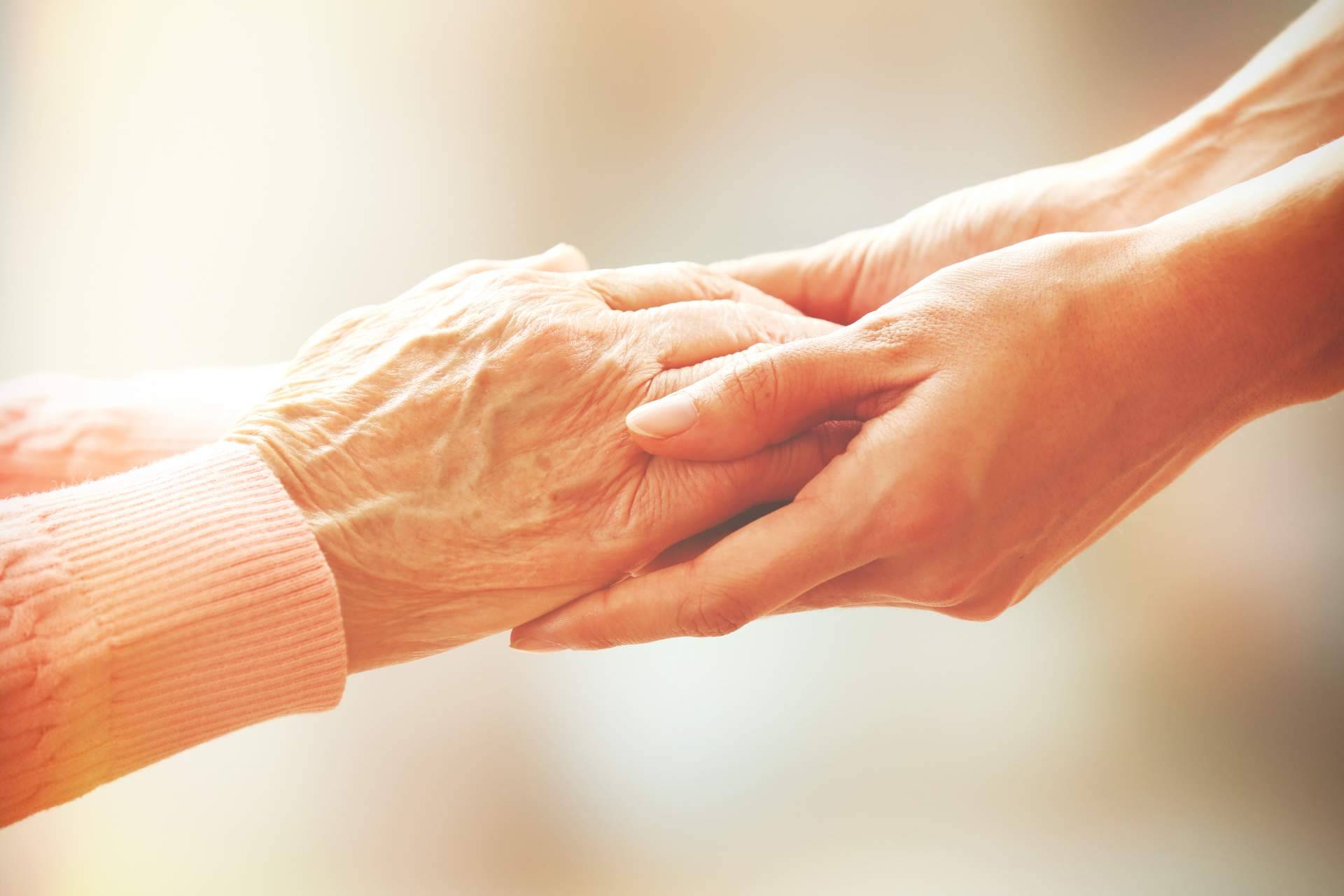Cómo reconocer los primeros síntomas en la enfermedad de Parkinson