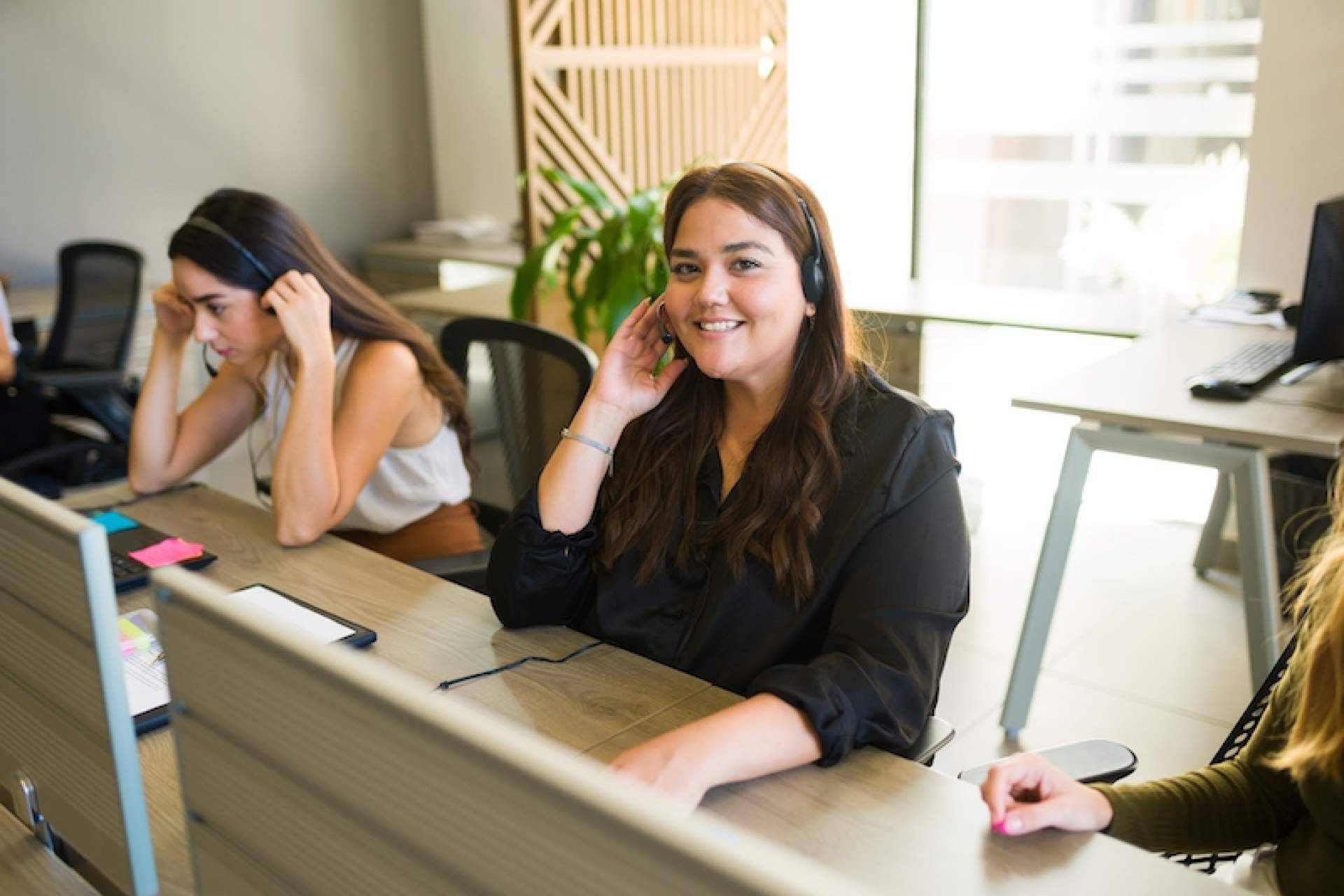 Los auriculares profesionales son el secreto de los call centers exitosos, según Tecnitrán