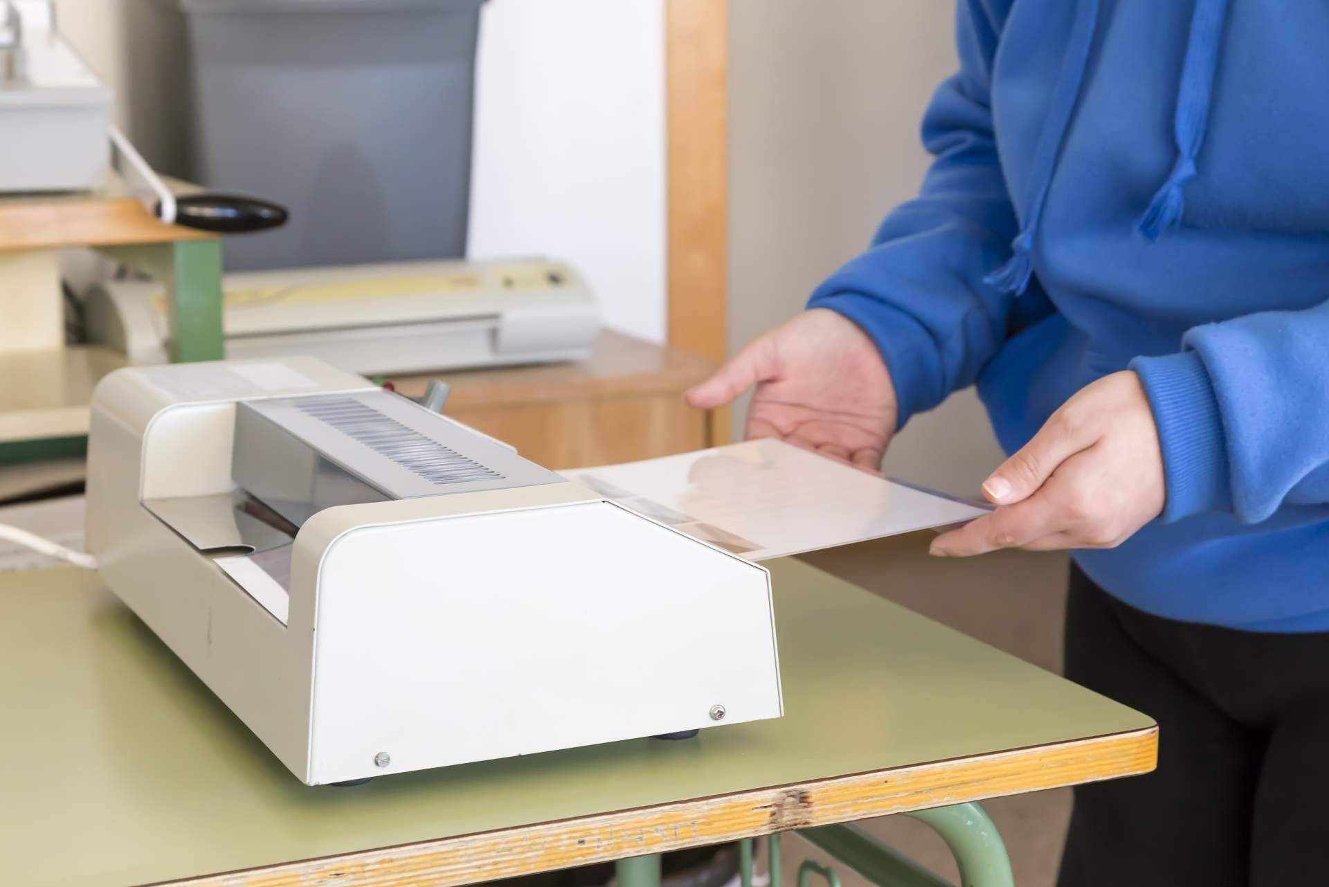 Imprenta Digital Láser permite proteger documentos con impresión y plastificación de calidad