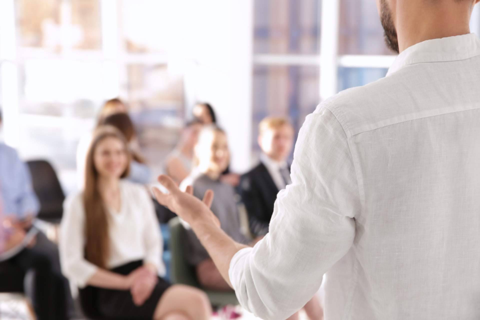 ¿Cómo convertirse en un experto paralegal? Con la formación jurídica de E&J School
