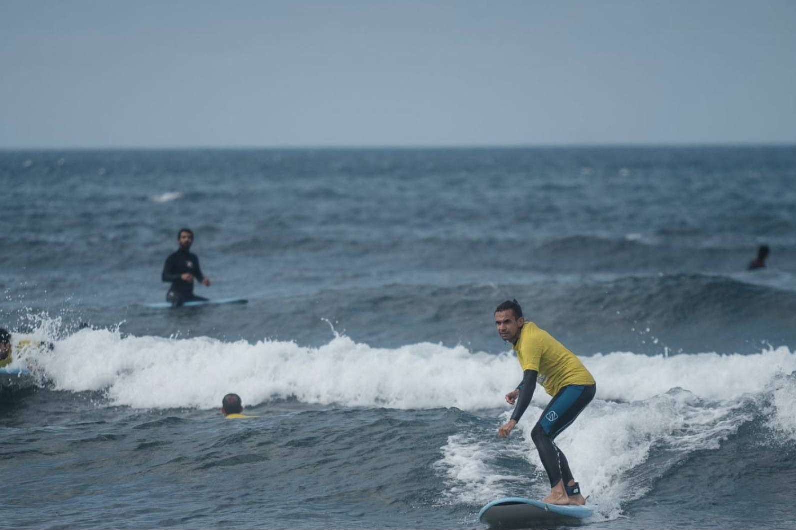 Escuelas surf Asturias como Family Surfers - Surfcamp Las Dunas están ideadas para todas las edades y niveles