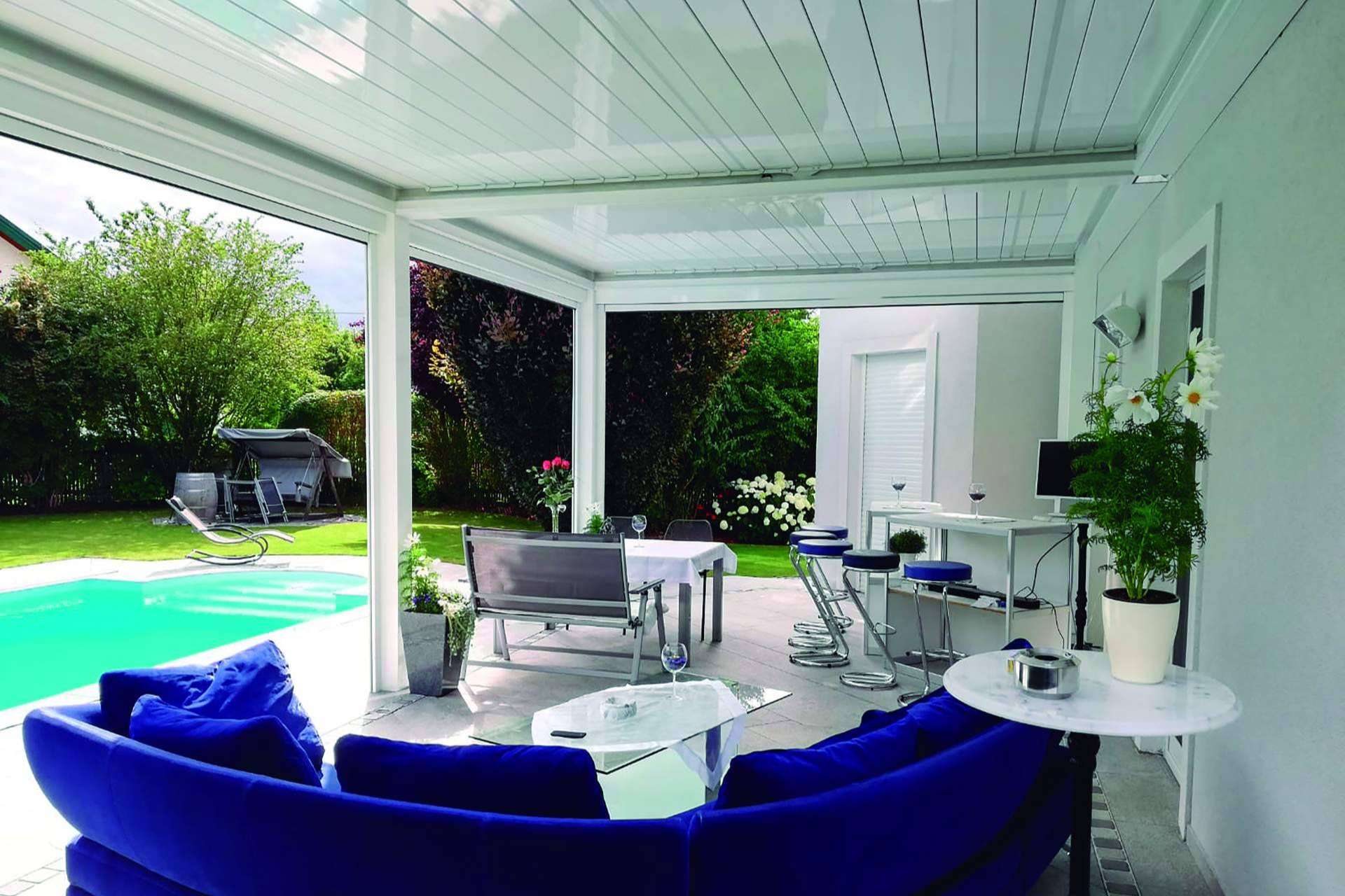 Seesky-BIO es una pérgola bioclimática inteligente de C3 Systems para espacios al aire libre