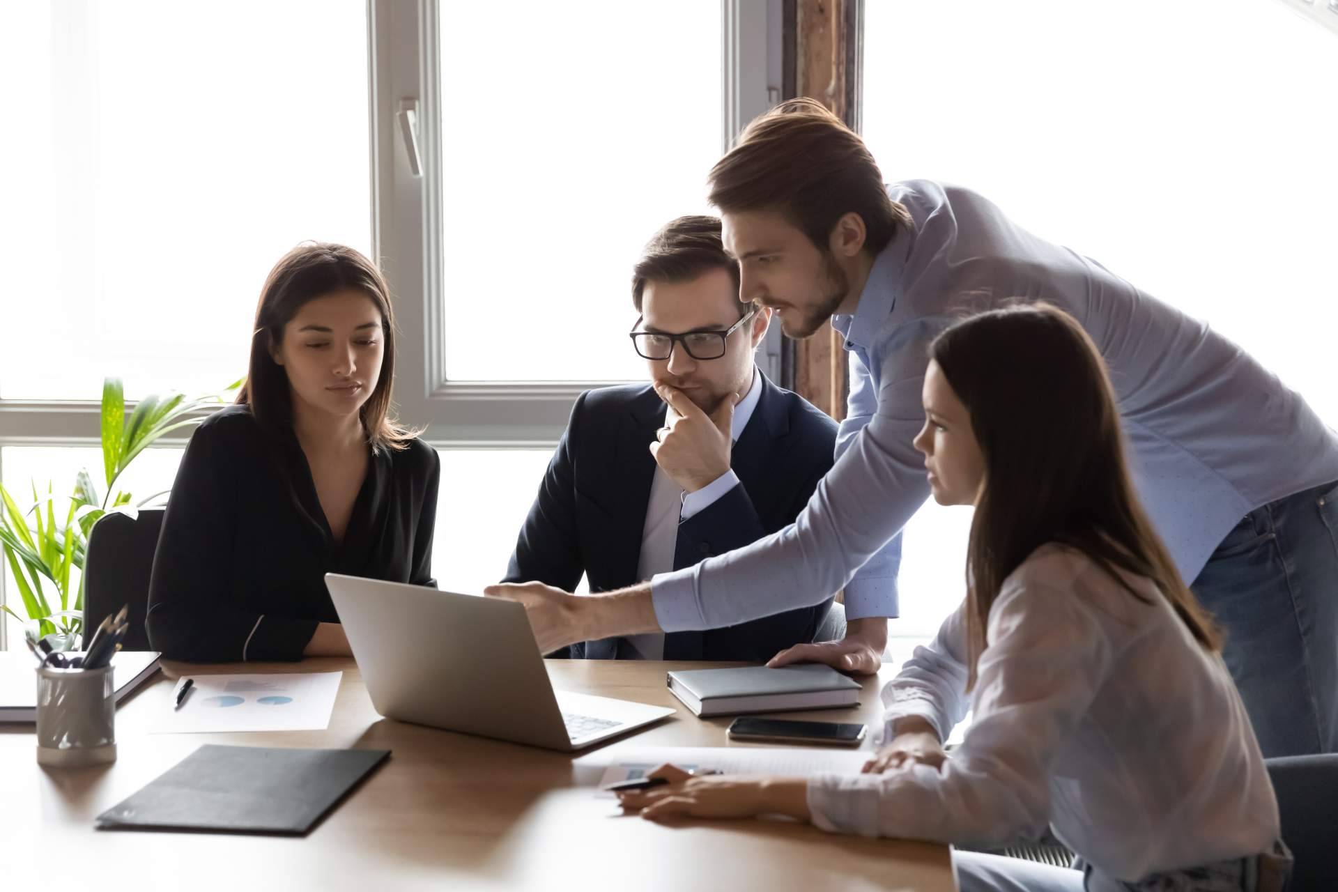 La plataforma que simplifica la búsqueda del talento joven para empresas es Becadvisor