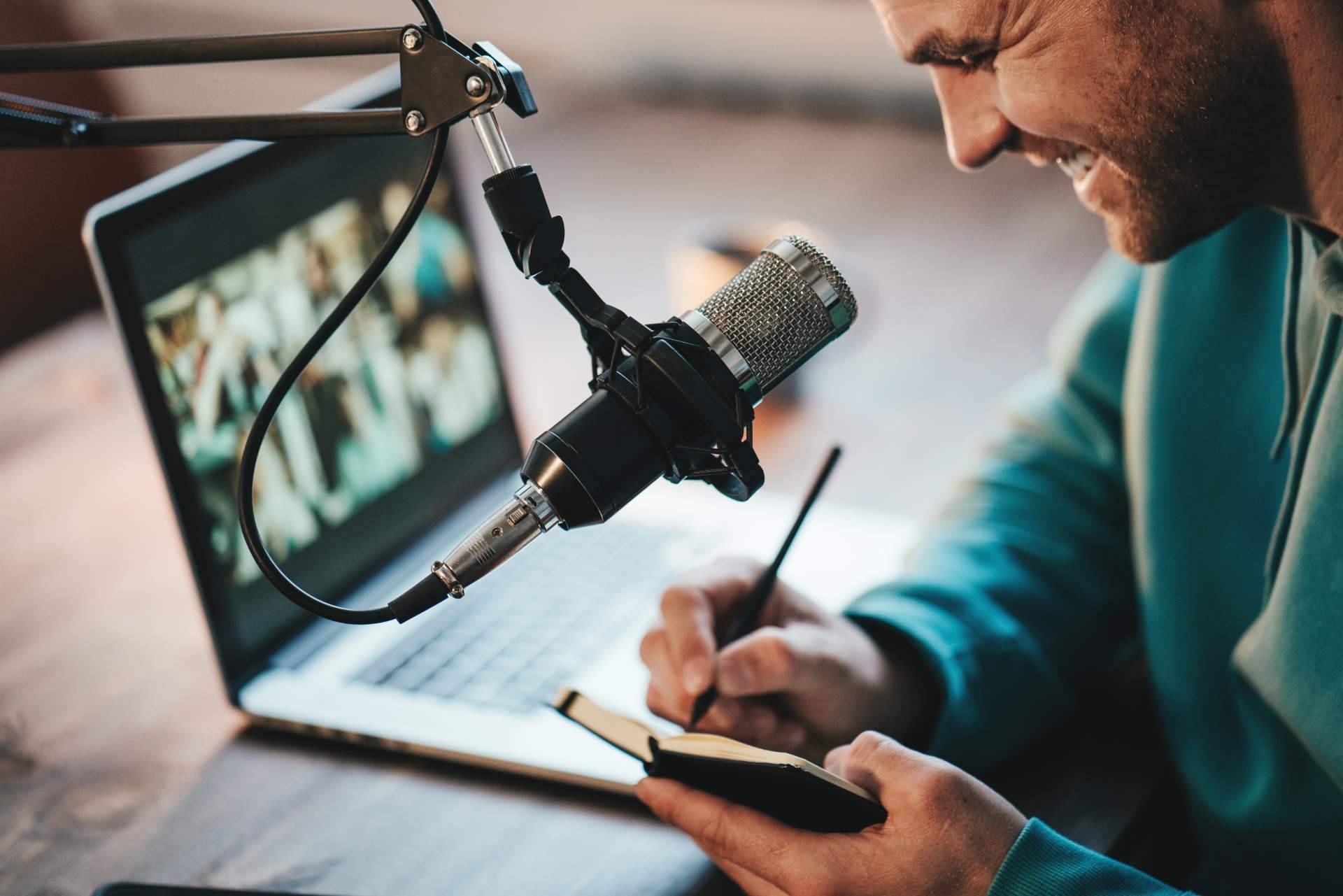 Ell pódcast 'Biengastando' de educación financiera de Roams con Iván Patxi a los mandos