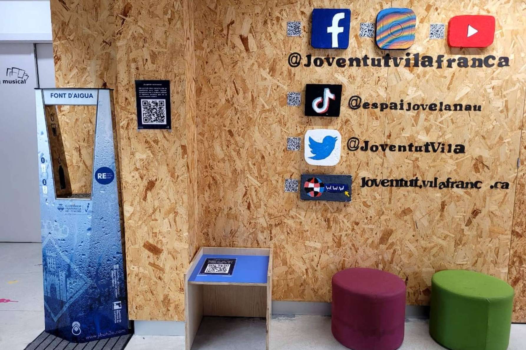 La empresa Jibu H2O es especialista en la venta de fuentes de agua potable para instalar en las escuelas y universidades