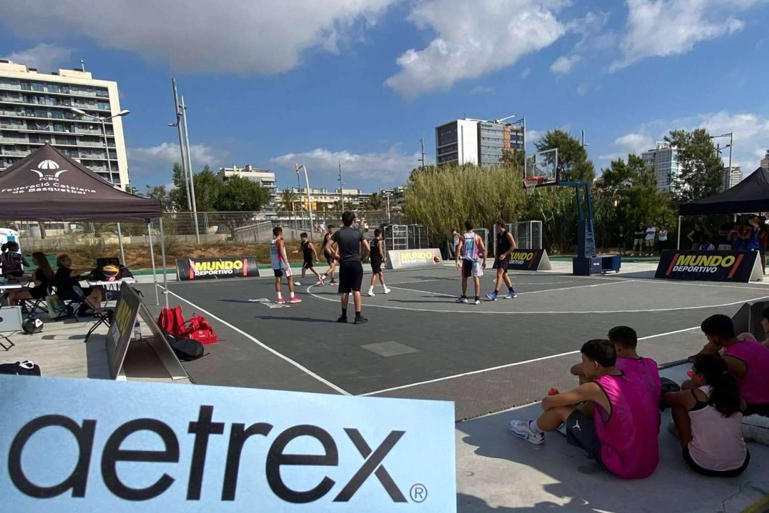 Para potenciar el rendimiento y prevenir lesiones en el baloncesto en colaboración con BQSALUT de la Federación Catalana de BasketAetrex lanza servicio de escaneo 3D de pies y plantillas personalizadas