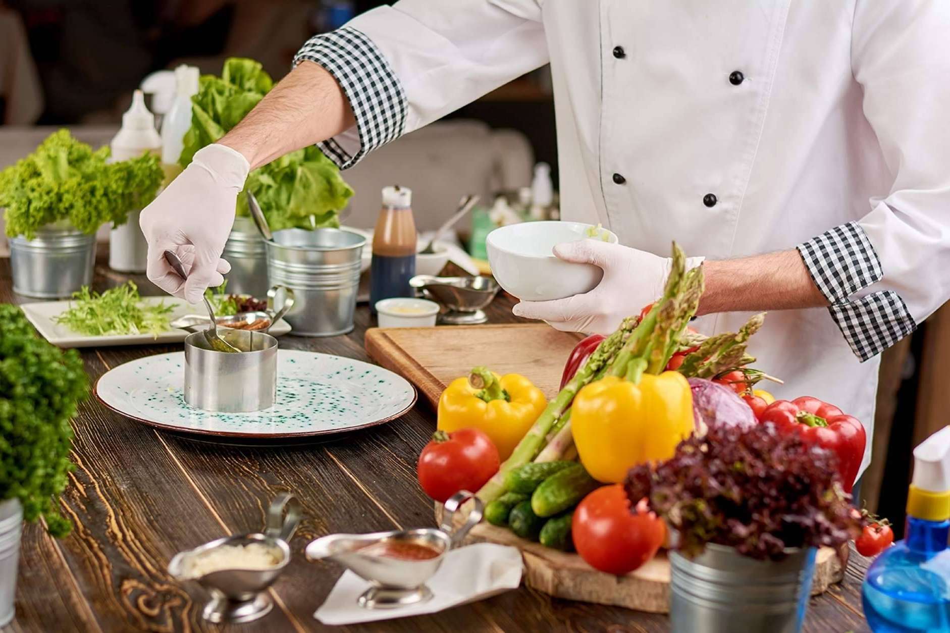 'GASTRONOMÍA de la A a la Z', una obra indispensable para aficionados a la cocina, estudiantes y cocineros