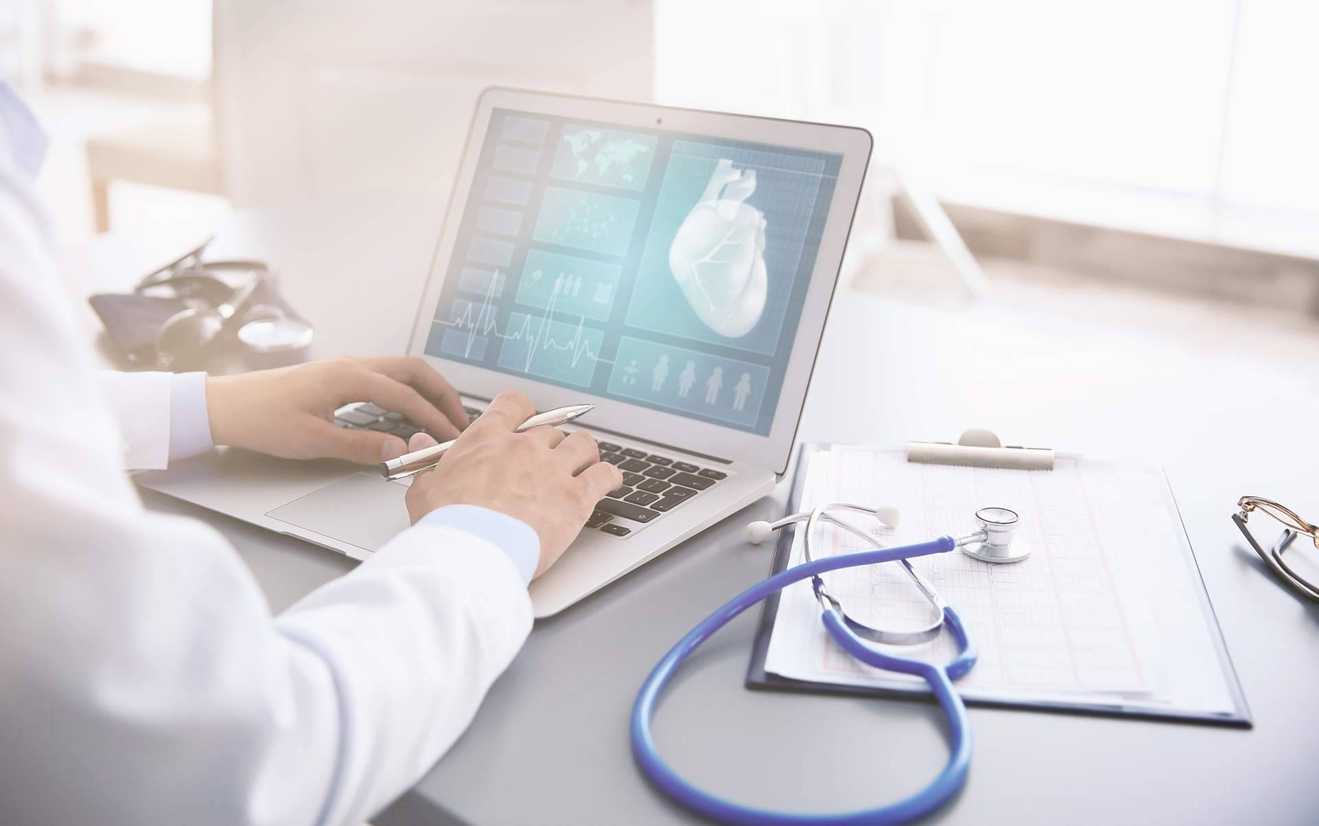 Dr. Ignacio Plaza Pérez, experto en cardiología en Madrid con más de 40 años de experiencia profesional