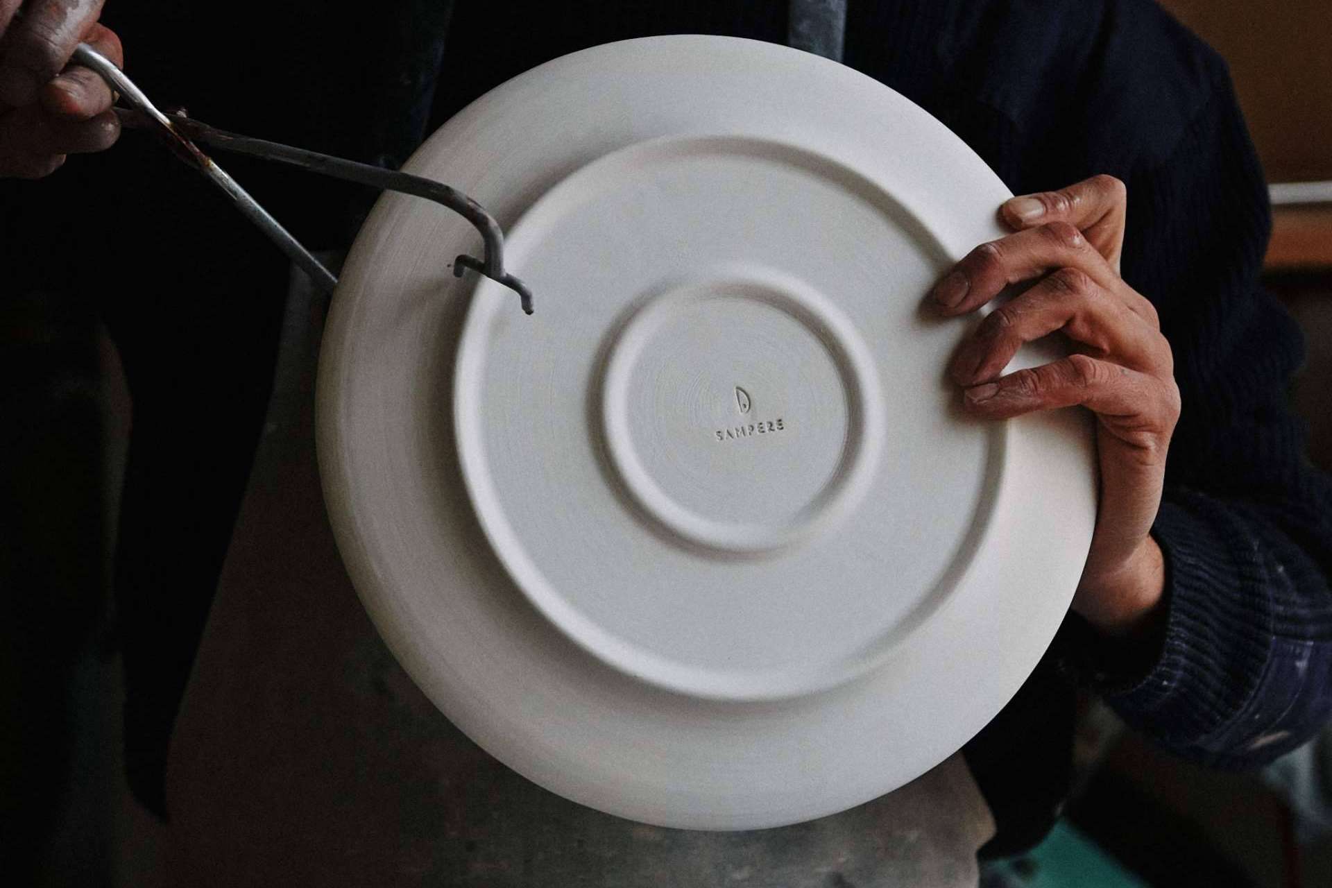 Sampere y sus platos artesanales de cerámica ideales