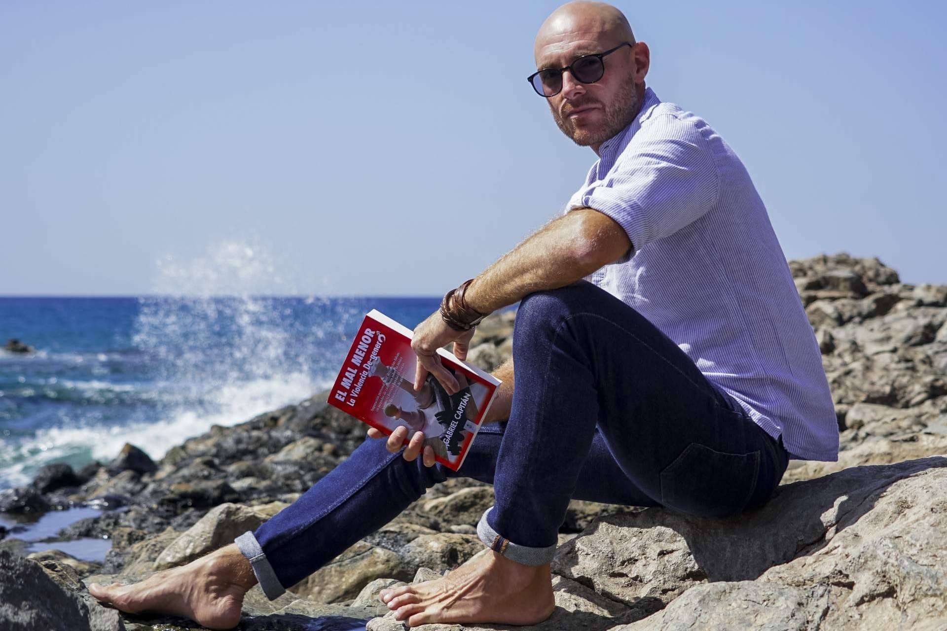 Gabriel Capitán y su libro 'El mal menor', un relato de superación personal