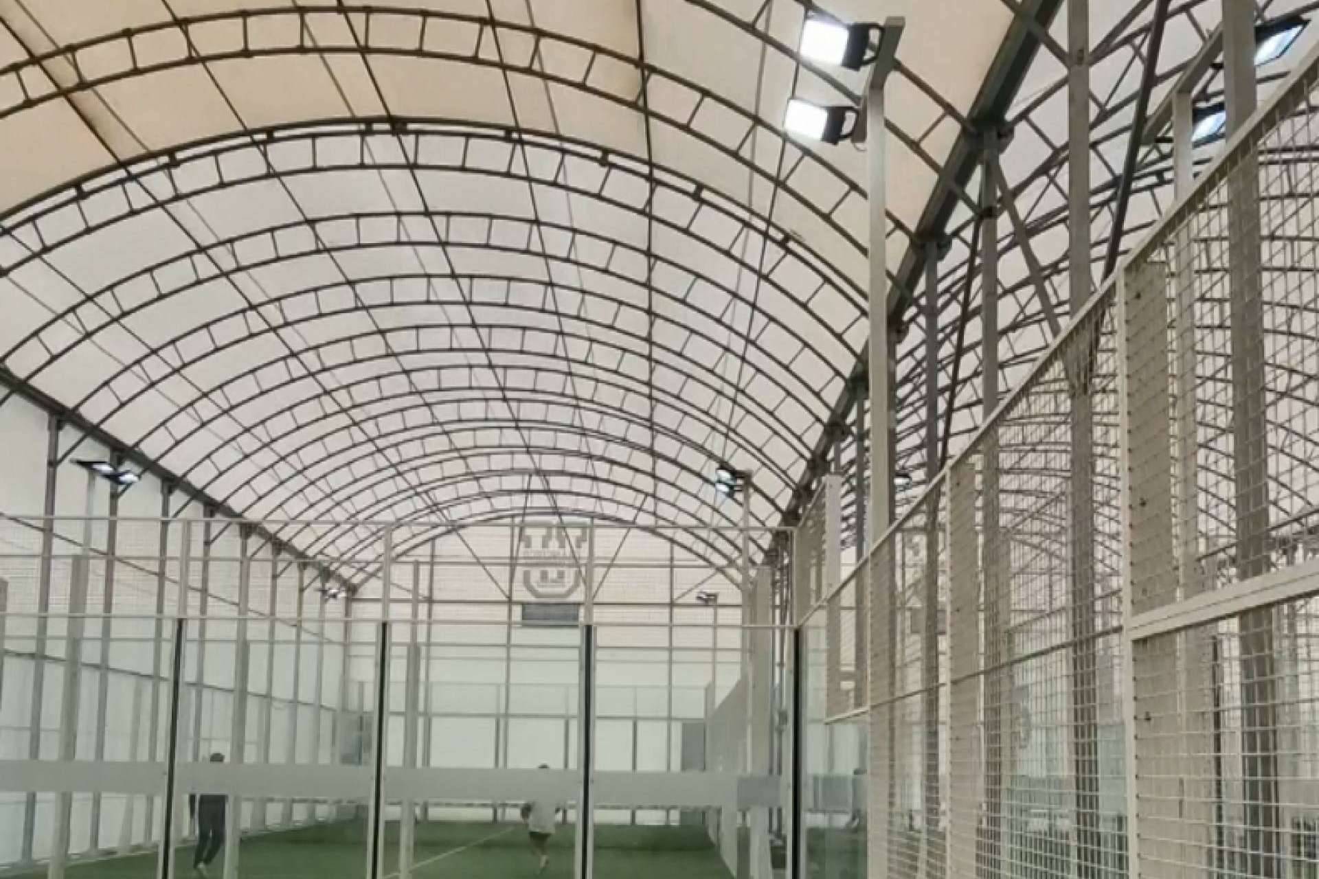 ¿Cuáles son los beneficios de la iluminación ProTour Asimétrico en club de Pádel UFV Pozuelo?, por Óptima LED