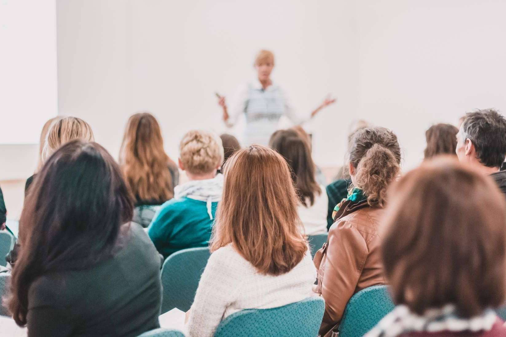 ¿Cómo es el curso de Coaching Educativo y Liderazgo Emocional para la Mejora del Aprendizaje en el Aula de AFOE?