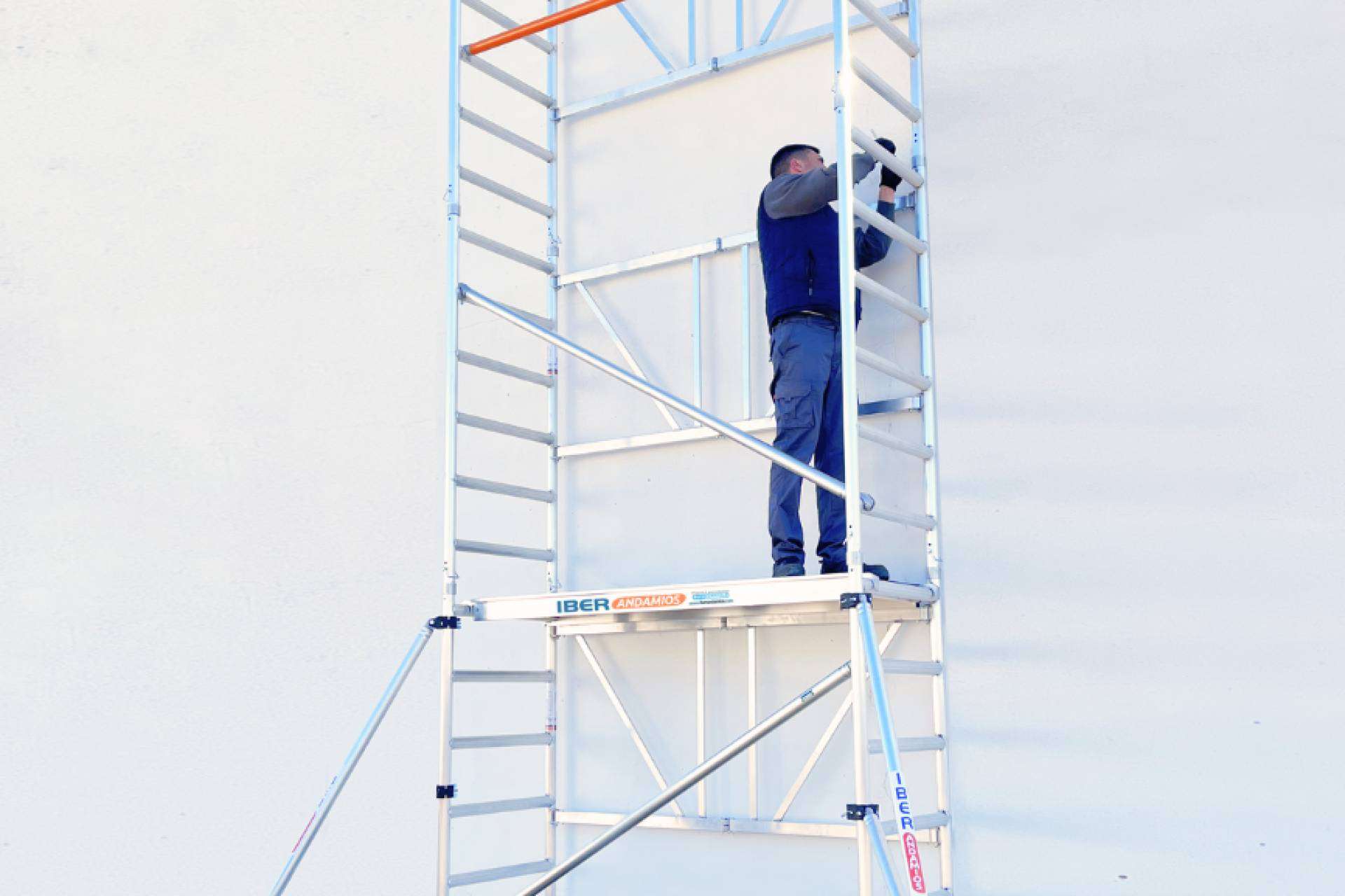 IBERANDAMIOS revoluciona el sector de los andamios plegables de aluminio con la venta online