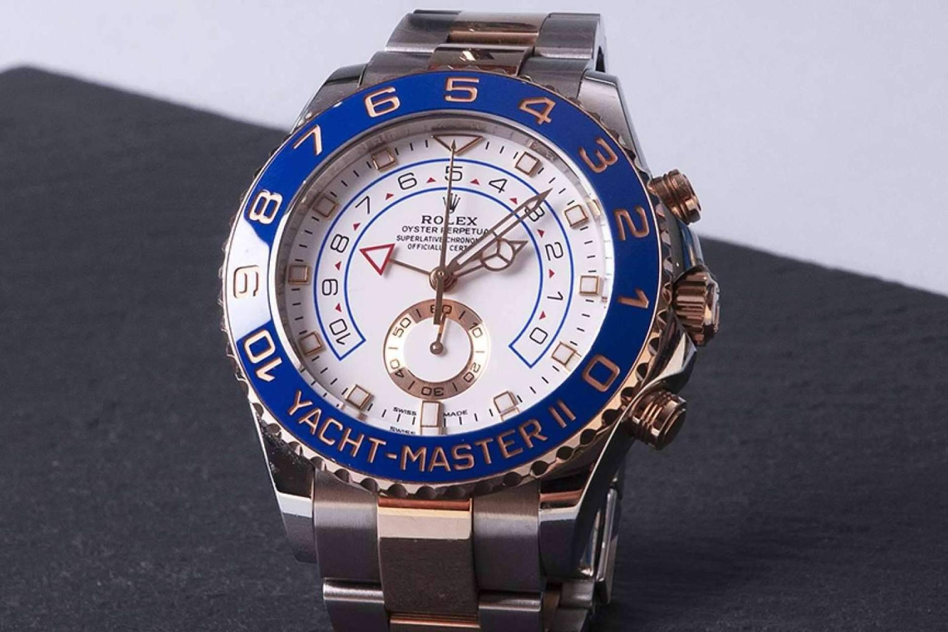 Conocer las ventajas de vender un reloj de lujo a una tienda especializada frente a un particular