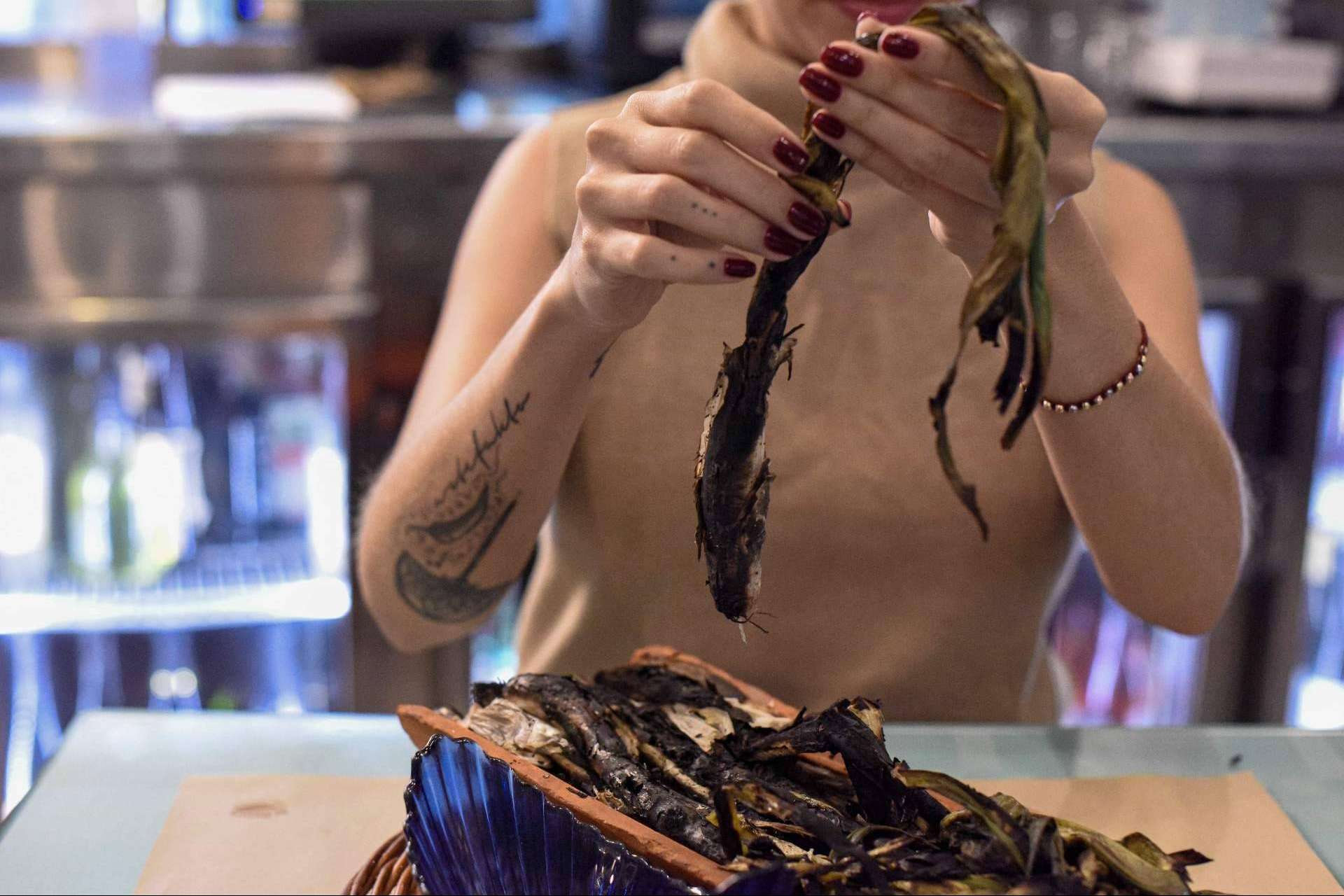 Uno de los mejores lugares para disfrutar de la comida a la brasa en la Barceloneta, Pasa Tapas