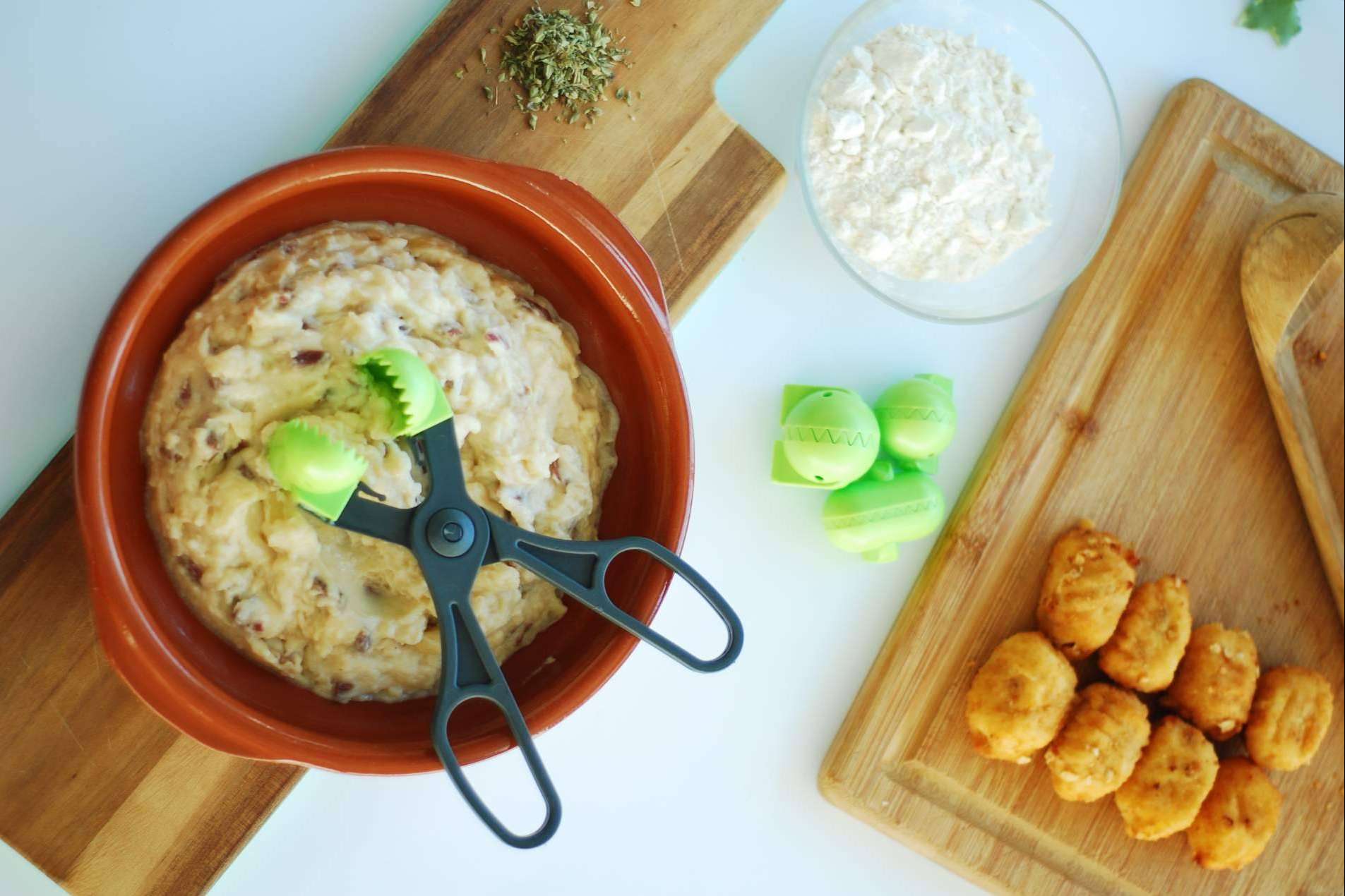 Cocinar croquetas y albóndigas de forma limpia, fácil y rápida con La Croquetera