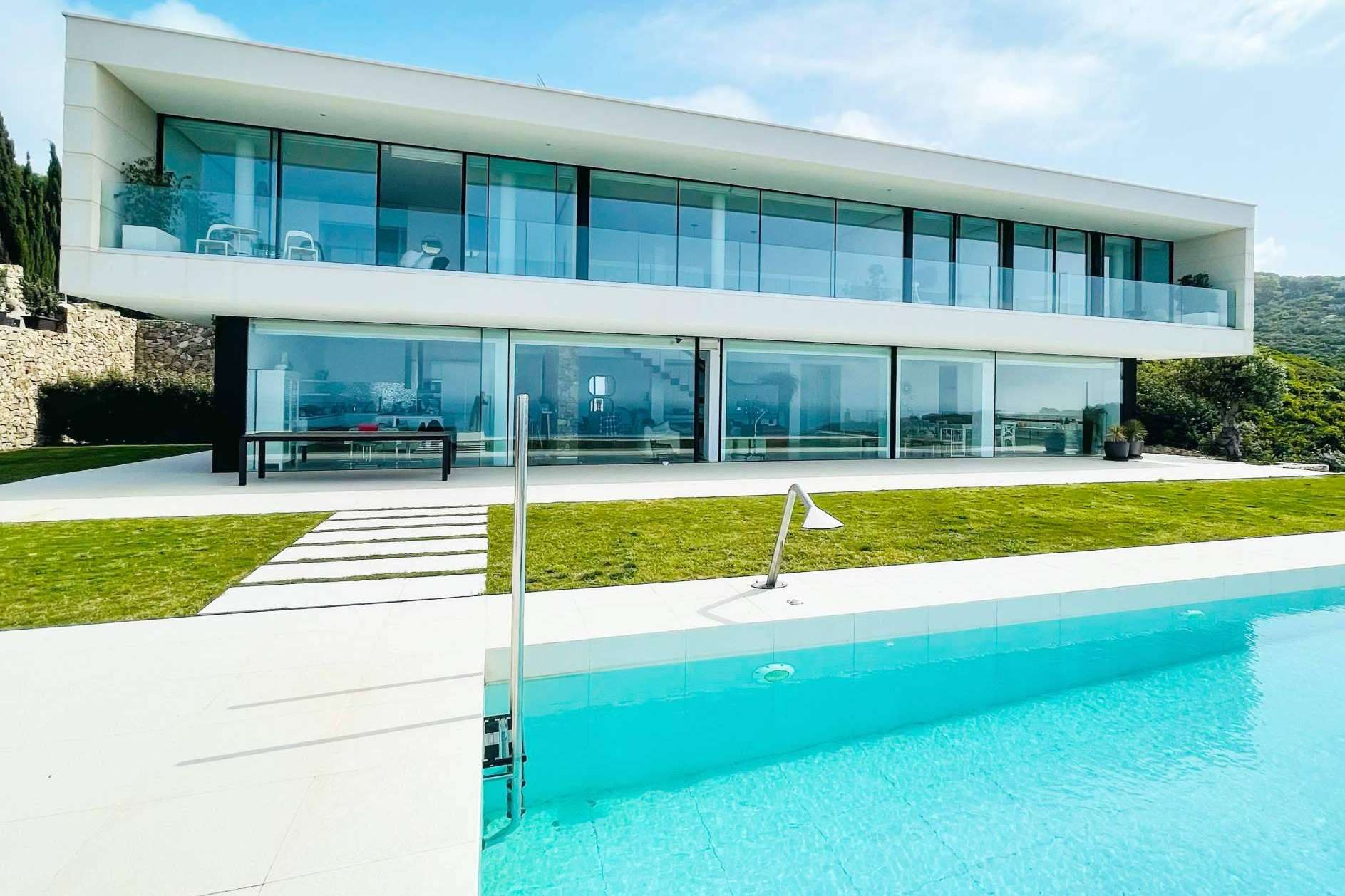¿Dónde encontrar una villa de lujo en un entorno único en Zahara de los Atunes? Villa Alkaram