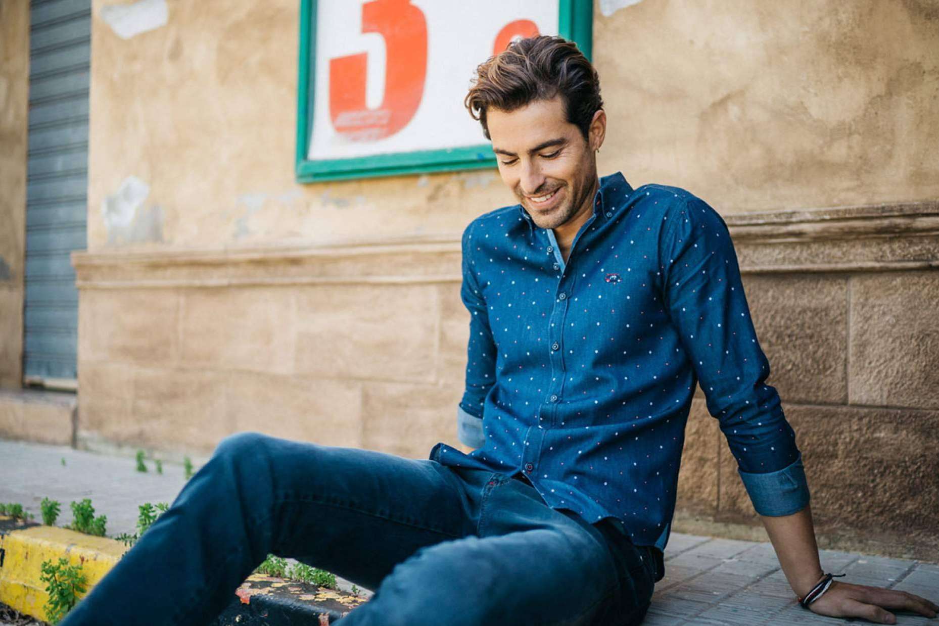 ¿Cómo combinar camisas estampadas hombre?, la versatilidad de los modelos The Surfcar
