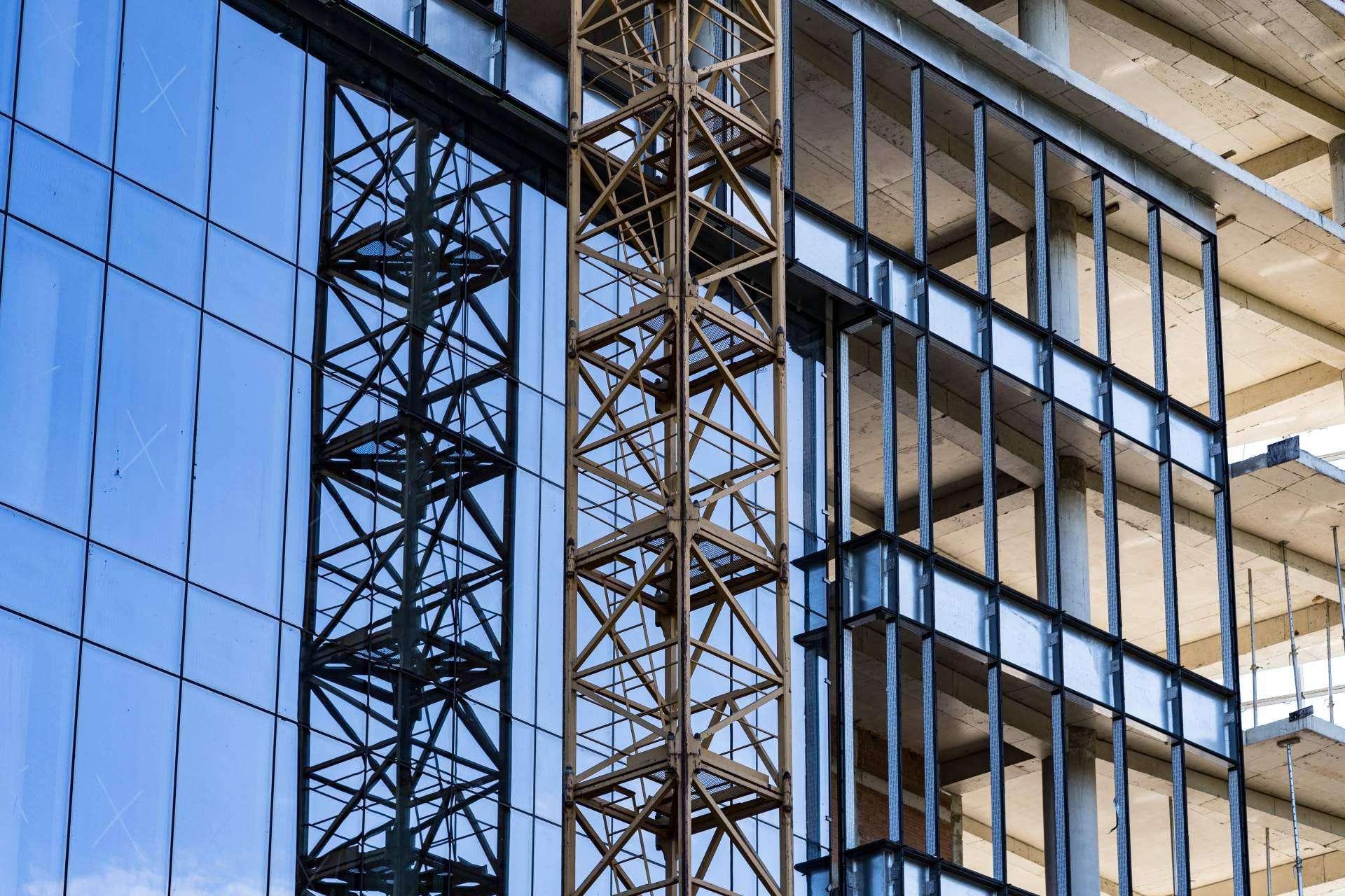 Preocupación por los aislantes utilizados en construcciones y reformas a raíz del incendio de Valencia, con Jesbal Habitatge