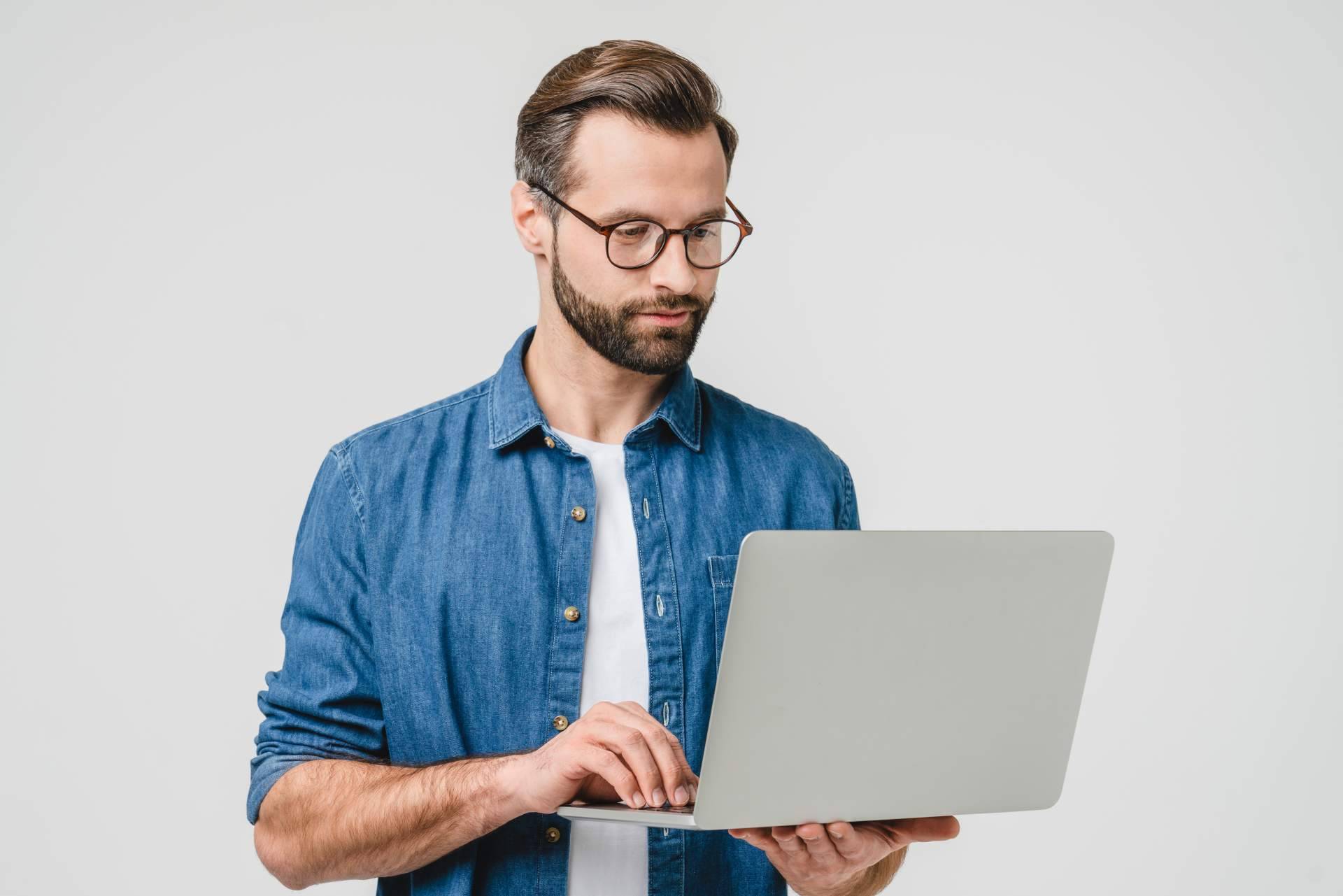 Disfrutar de todas los beneficios de comprar portátiles outlet, de la mano de Jet Computer