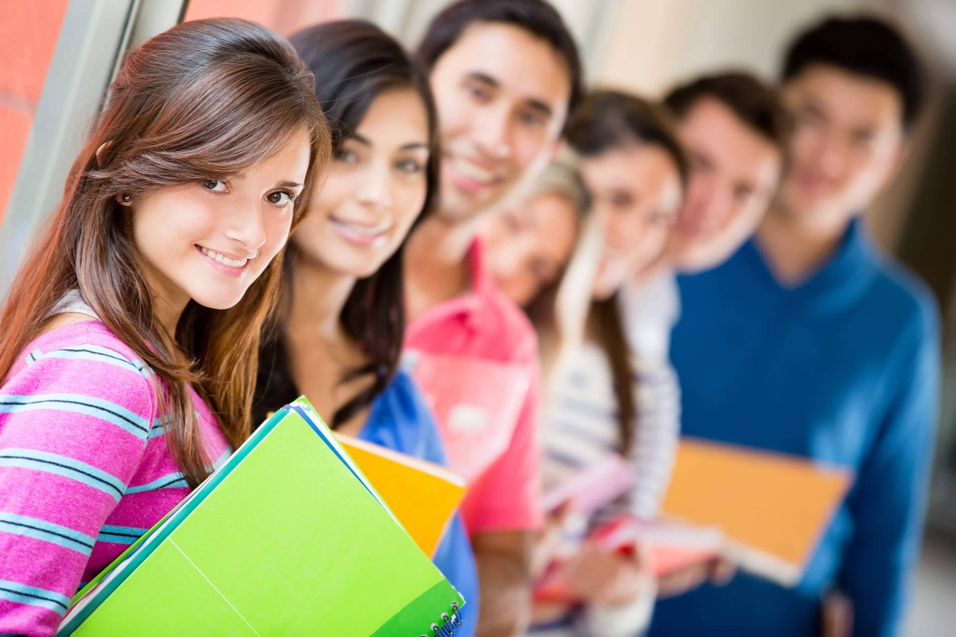 Becas universitarias en España, ApruebaTodo explica cuáles son las más populares