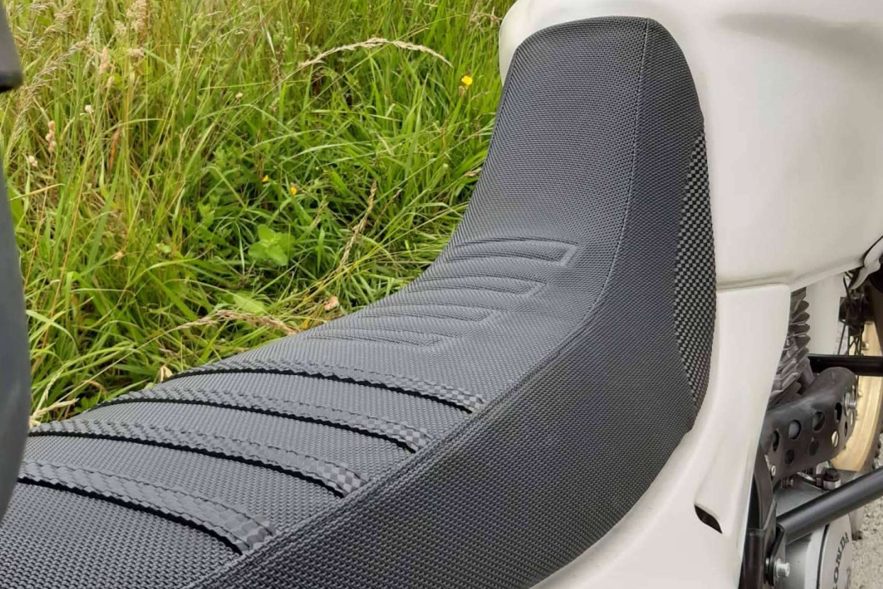Asientos más cómodos para viajar en moto con JM Fundas