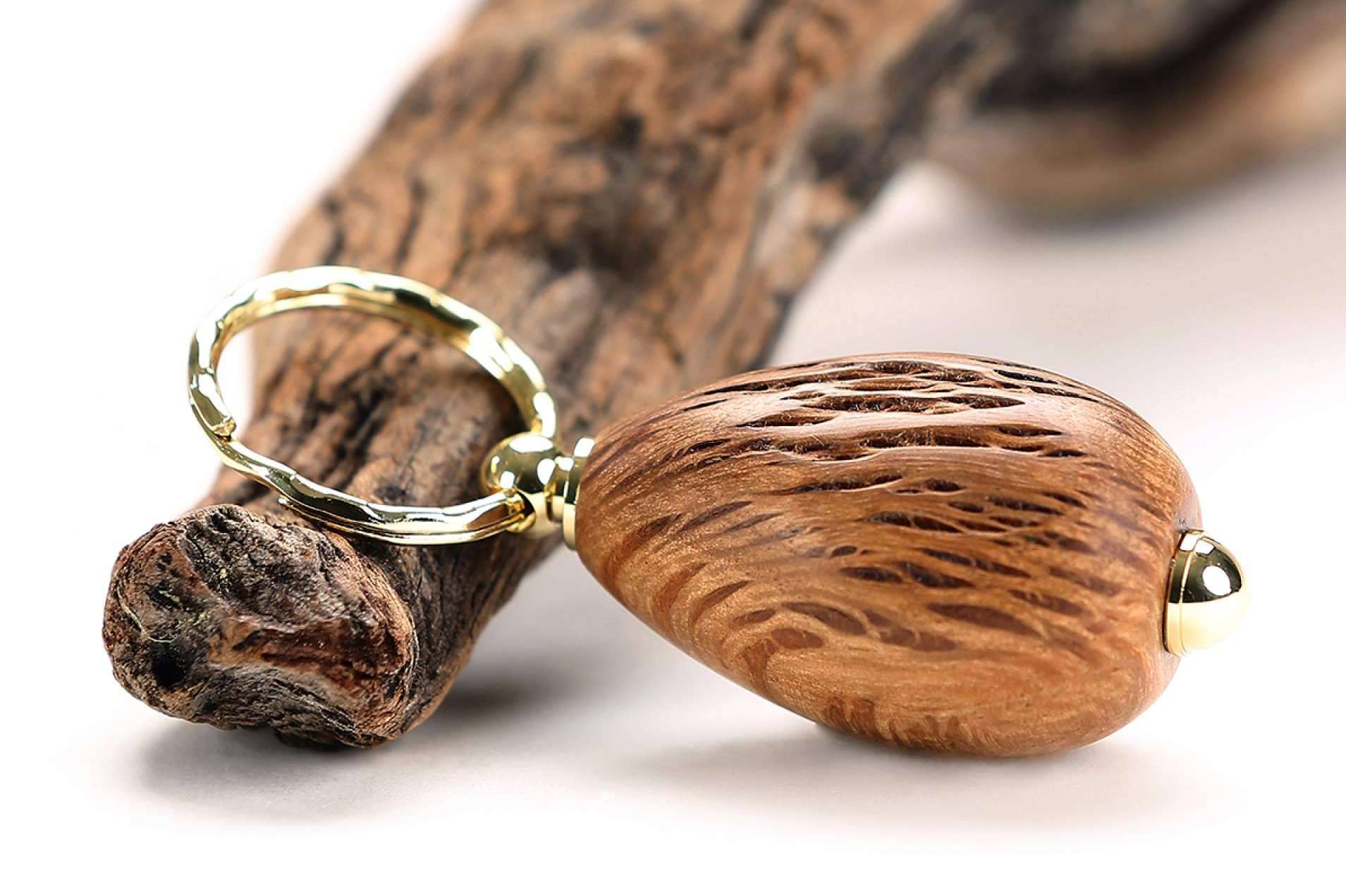 Accesorios de Madera Joyas ofrece llaveros de madera hechos a mano