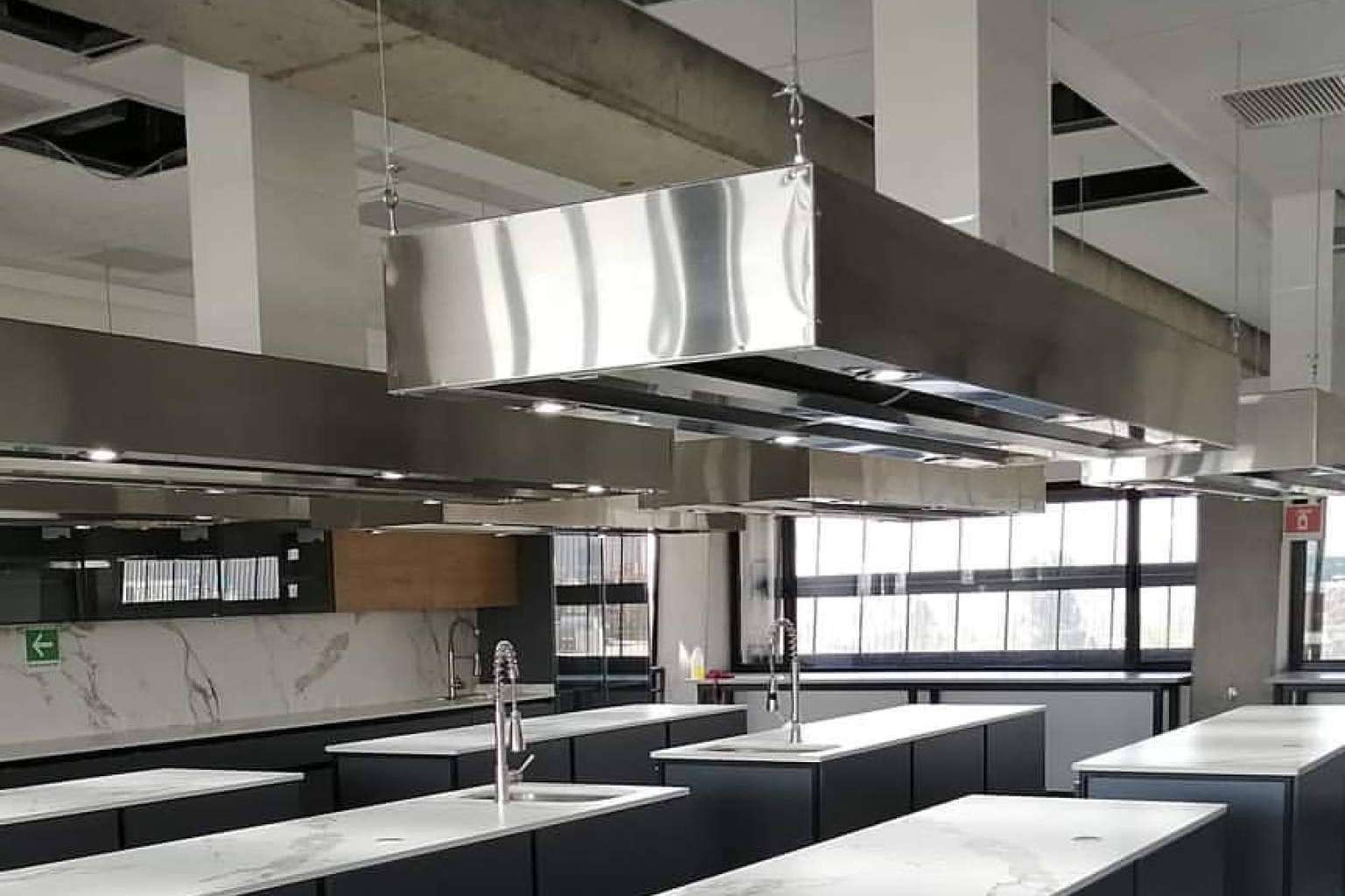 Grupo Industrial ofrece una variedad de campanas industriales para el sector gastronómico chileno