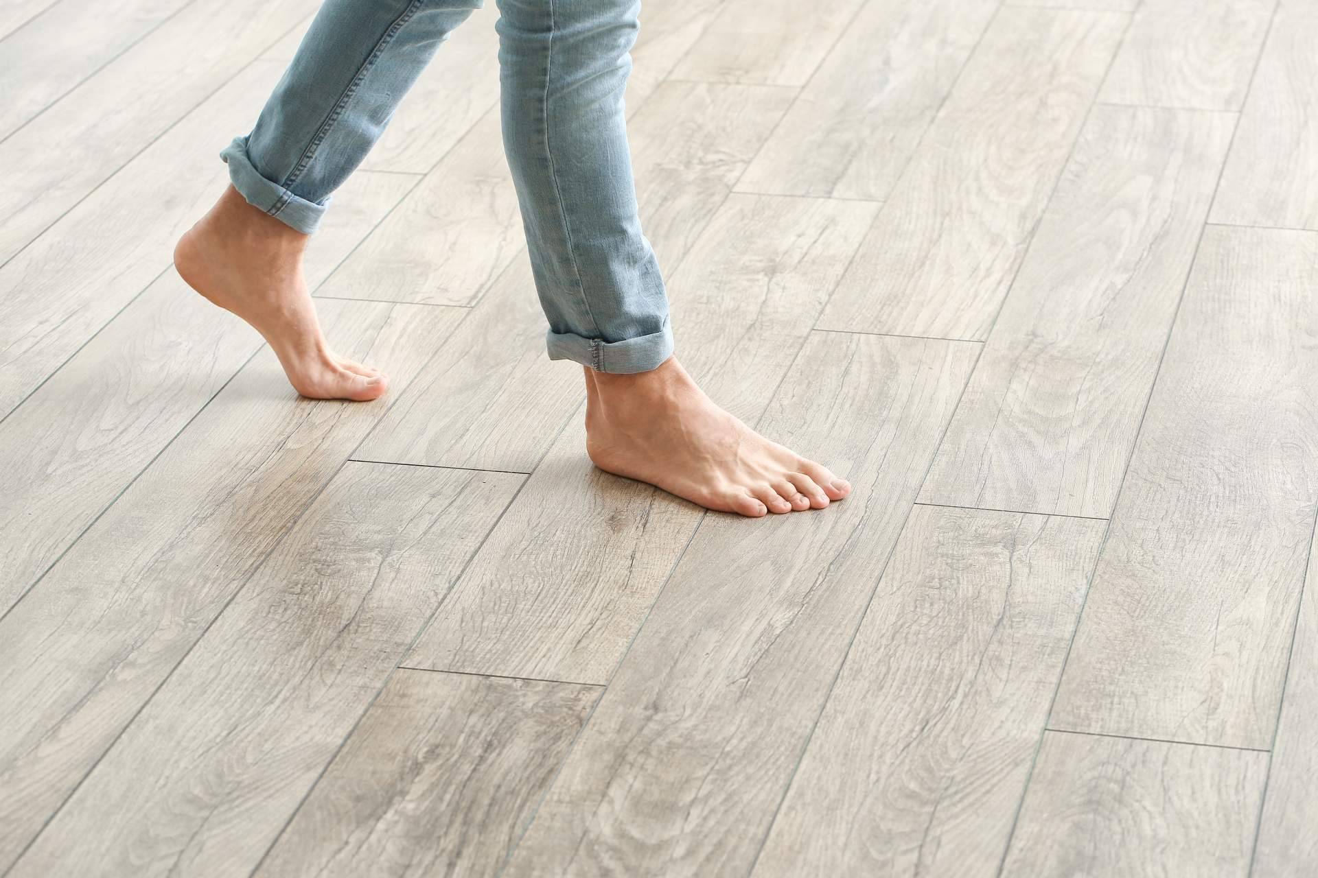 Encontrar especialistas en instalación de parquet y puertas de interior, en ApliService