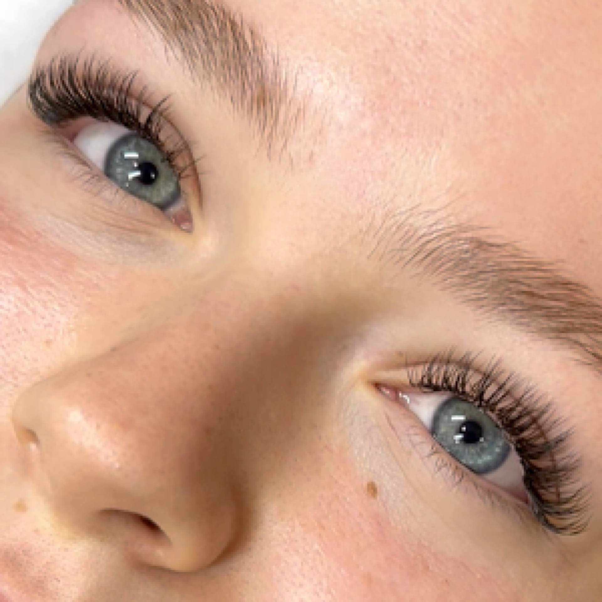 El negocio de Lashes & Go, franquicias dedicadas a las extensiones de pestañas