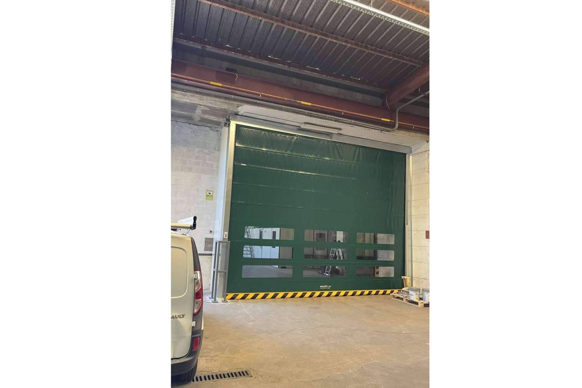 Las puertas apilables de ACEFIC ofrecen una solución efectiva para plantas de fabricación y almacenes