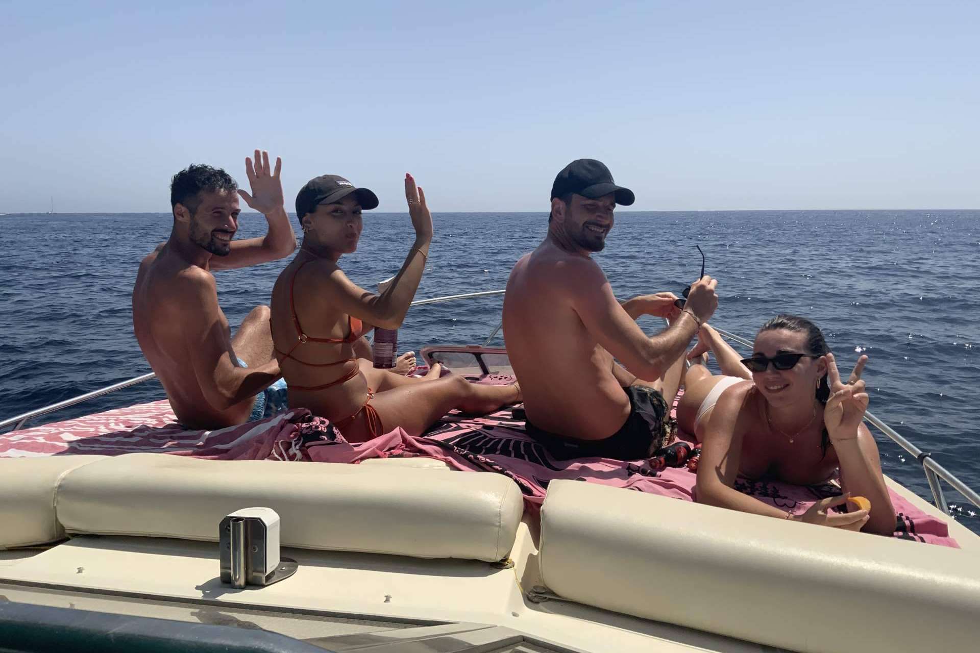 Alquilar un barco con Ola Menorca; unas vacaciones inigualables y sorprendentemente económicas