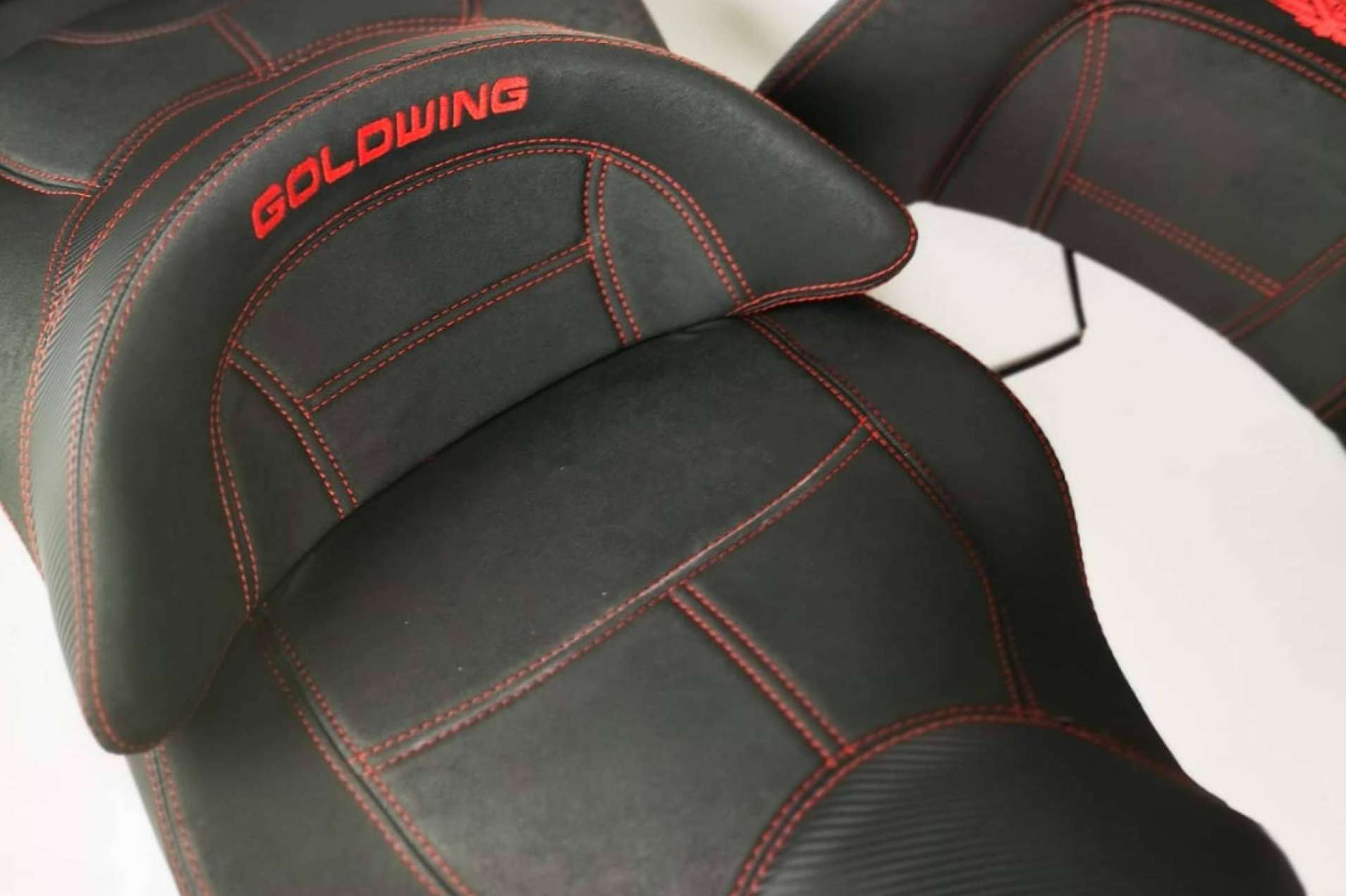 Con JM-Fundas es posible personalizar el asiento de una moto